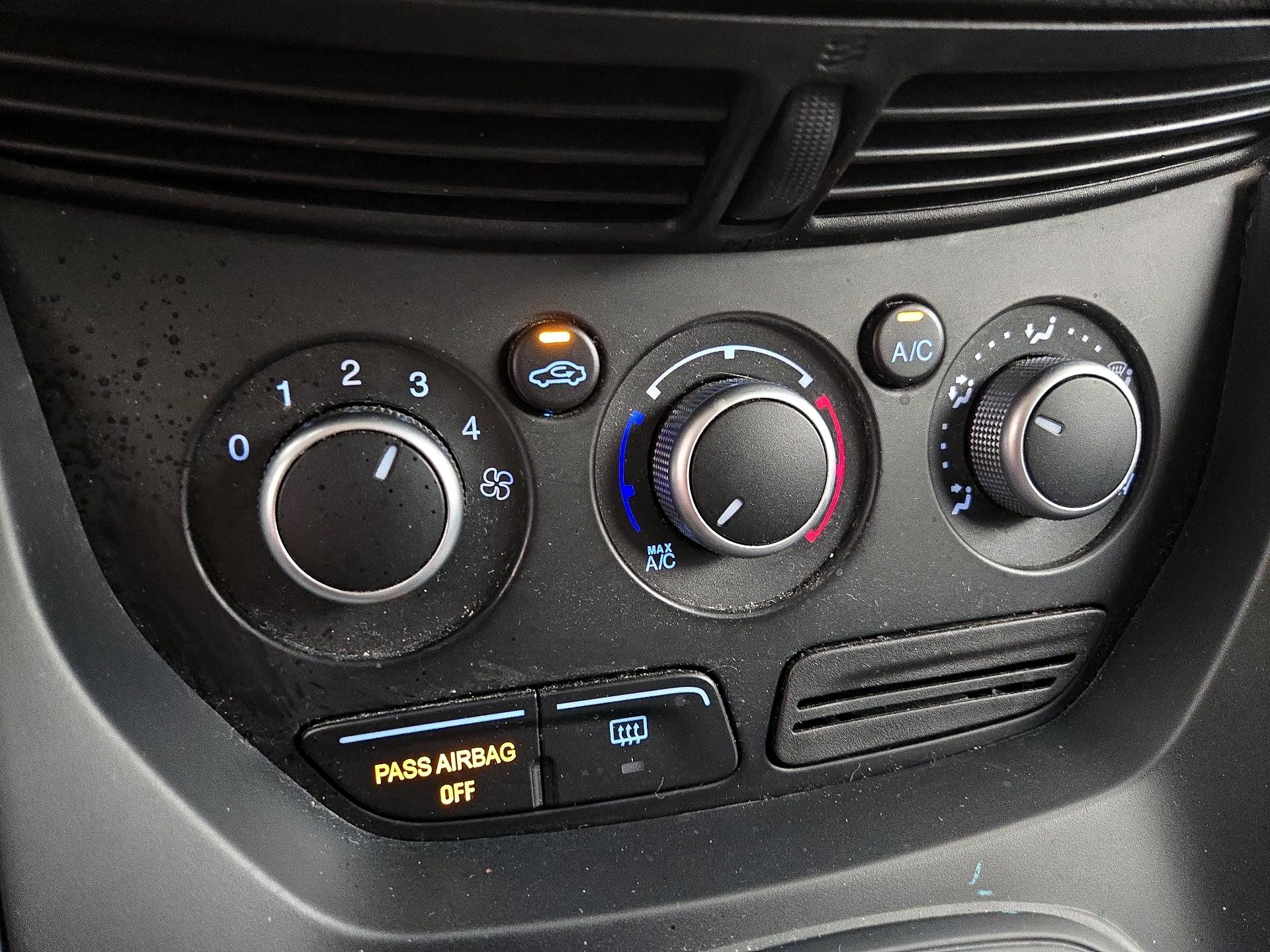 Thumbnail: 2016 Ford Escape - 16