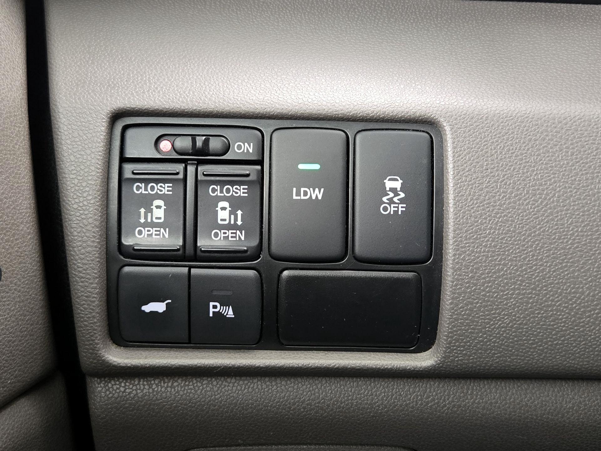 Thumbnail: 2015 Honda Odyssey - 13