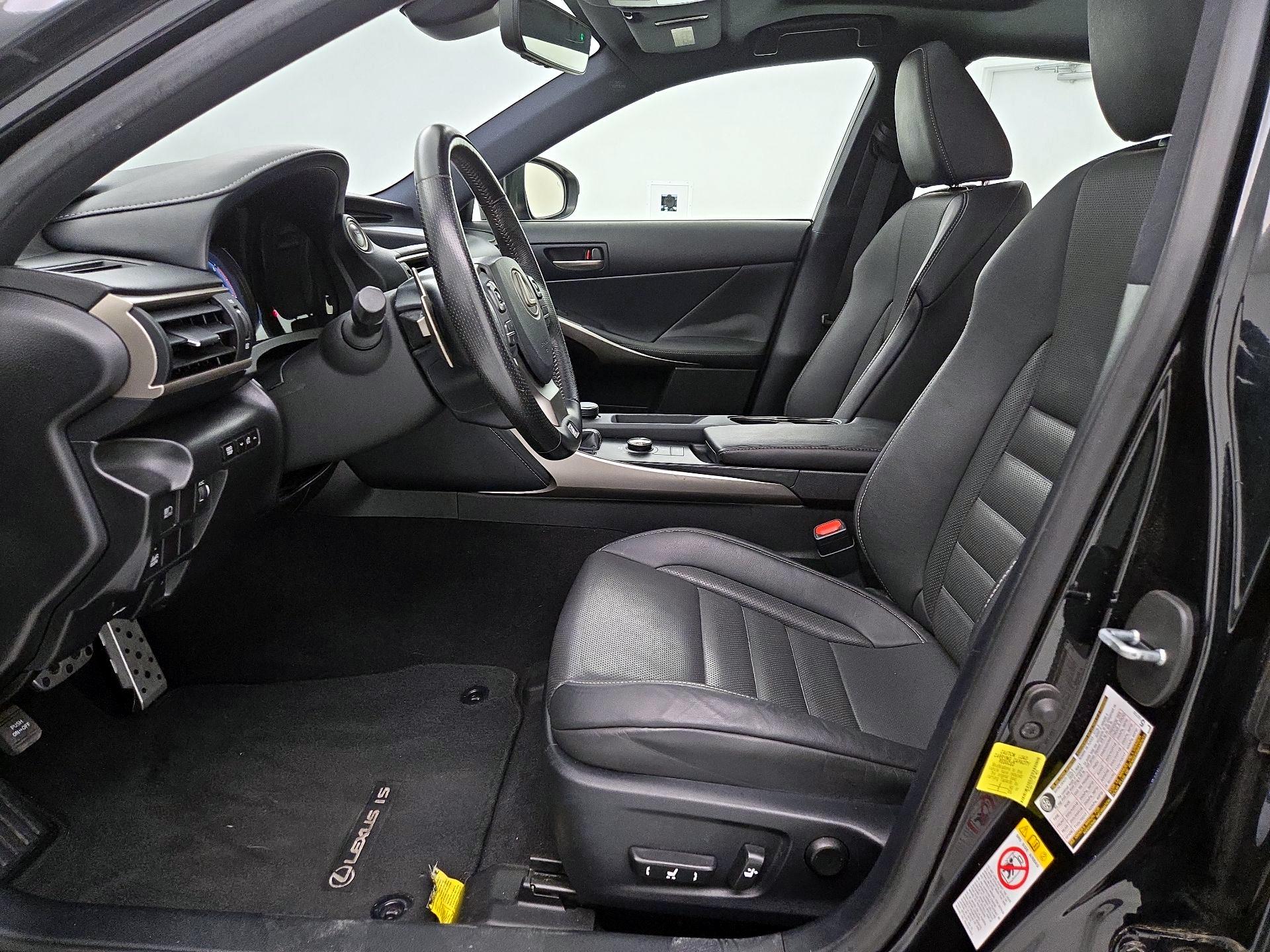 Thumbnail: 2018 Lexus IS - 11