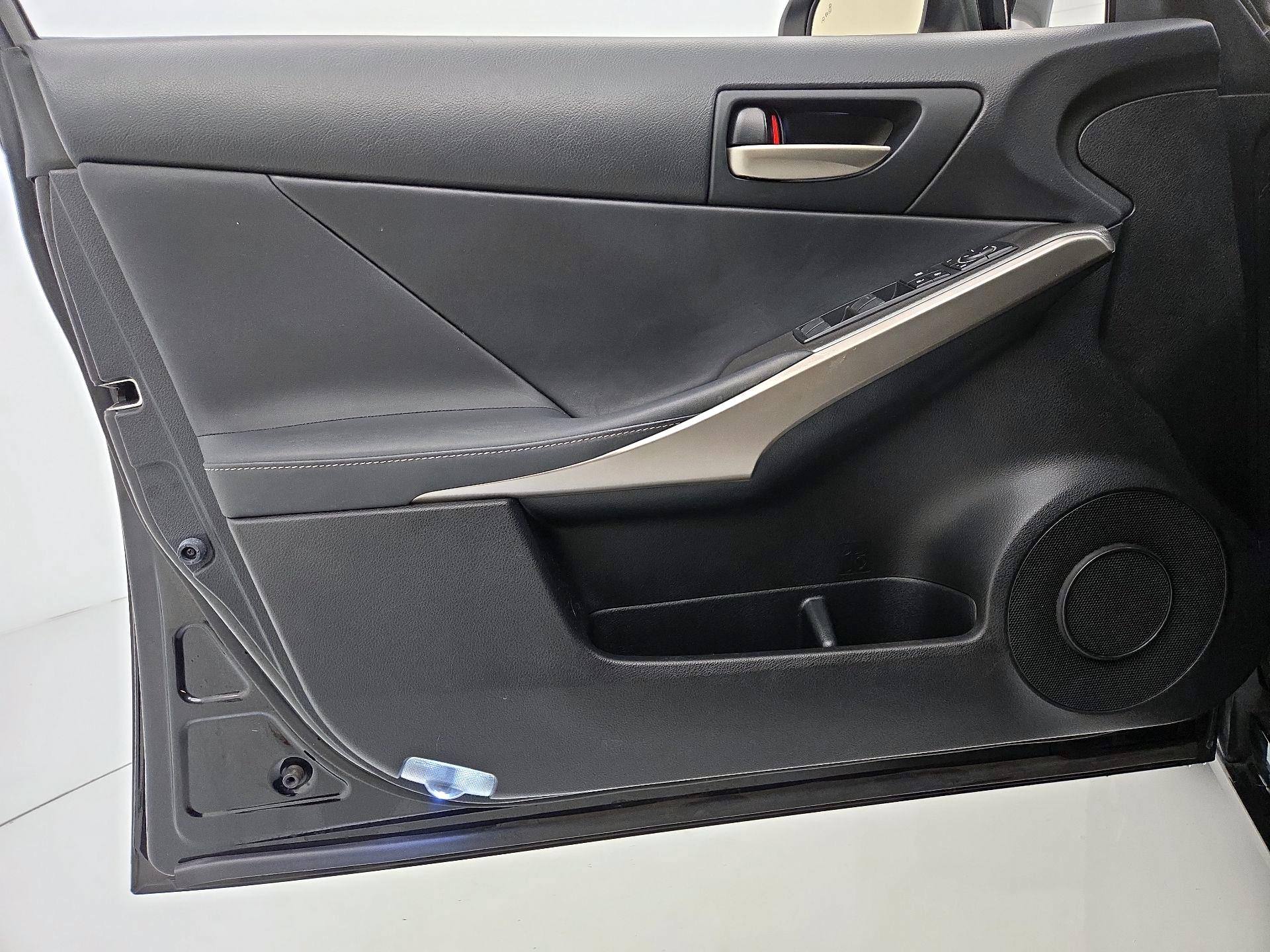 Thumbnail: 2018 Lexus IS - 12