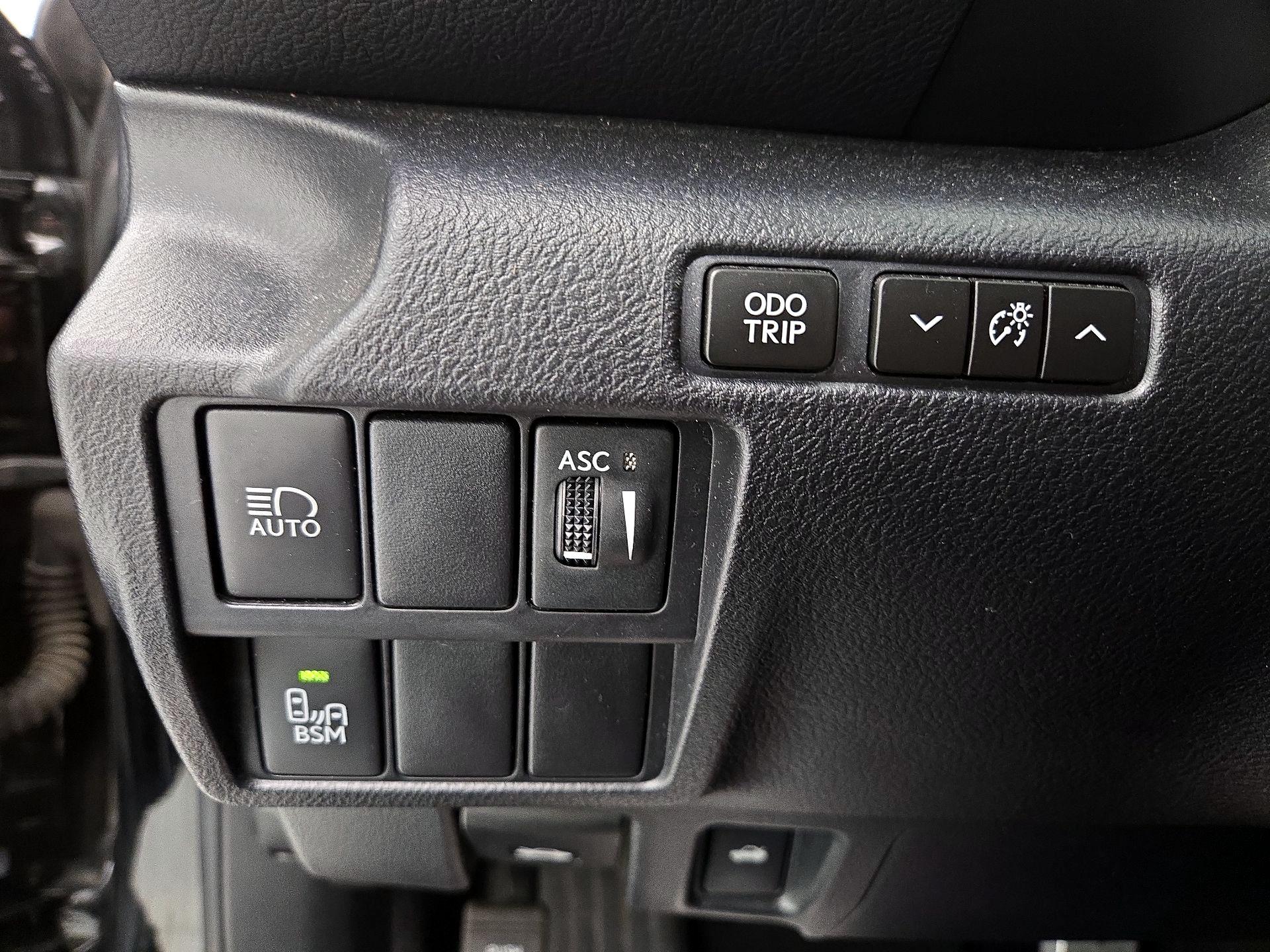 Thumbnail: 2018 Lexus IS - 13