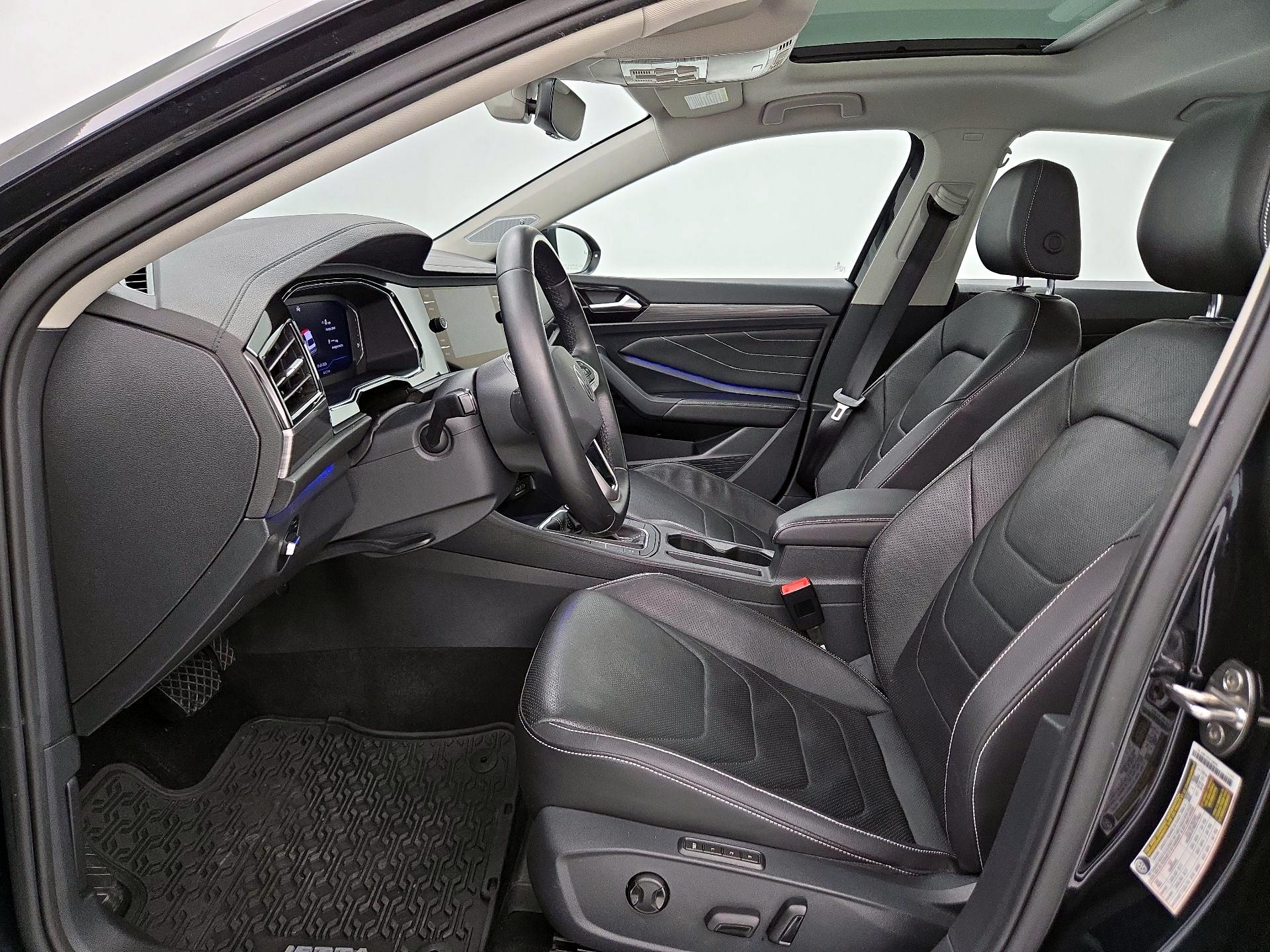 Thumbnail: 2022 Volkswagen Jetta - 11