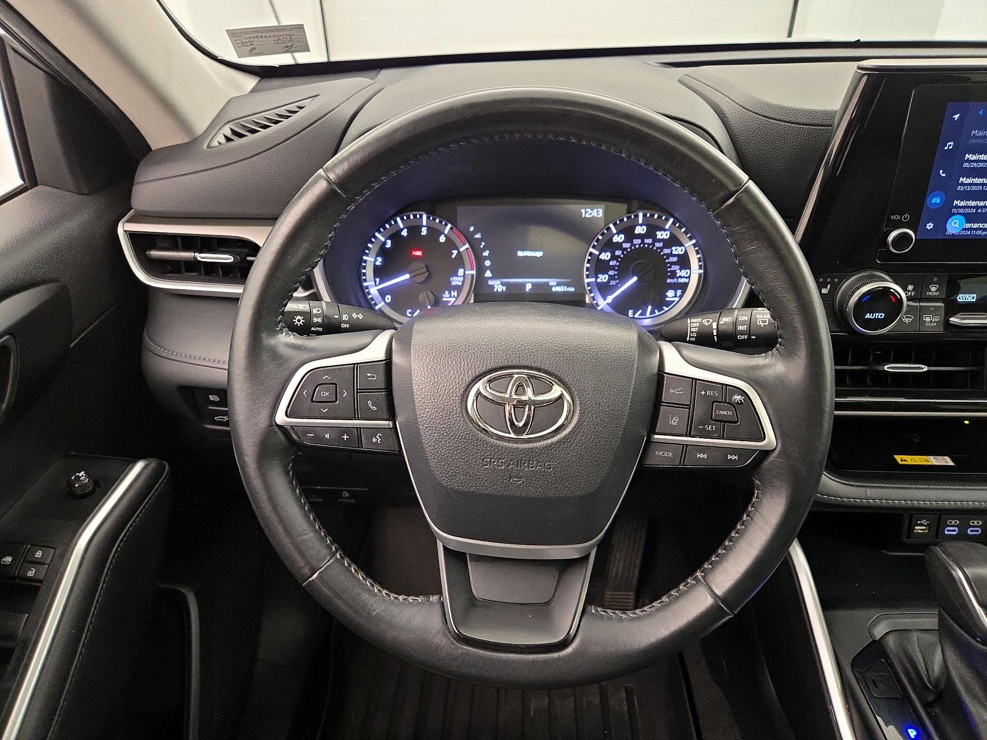 Thumbnail: 2023 Toyota Highlander - 10