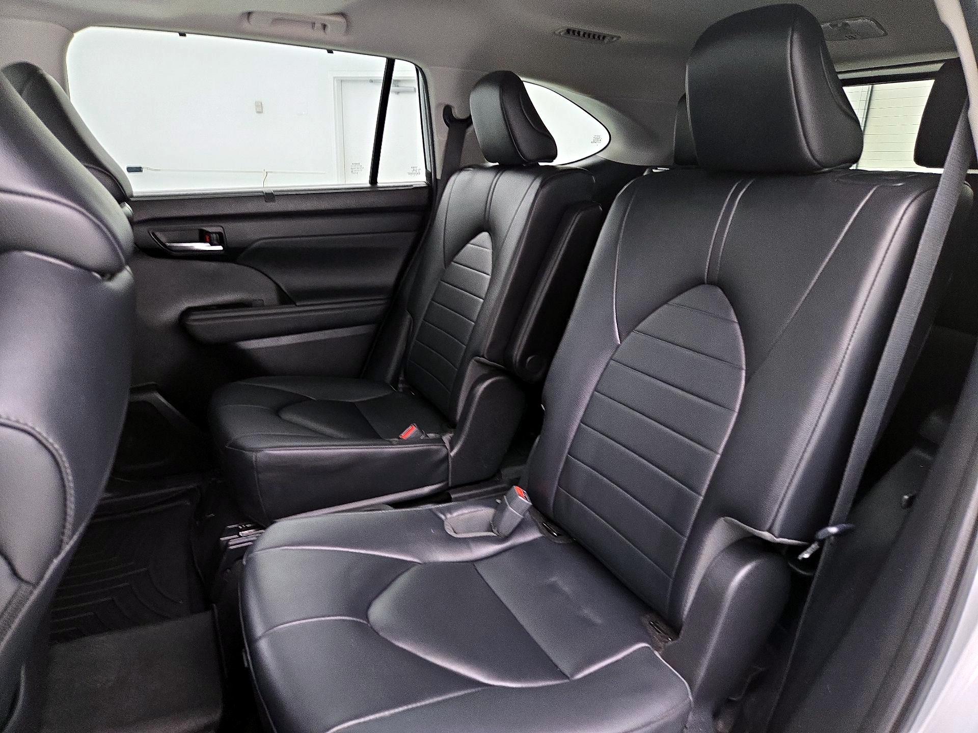 Thumbnail: 2023 Toyota Highlander - 20