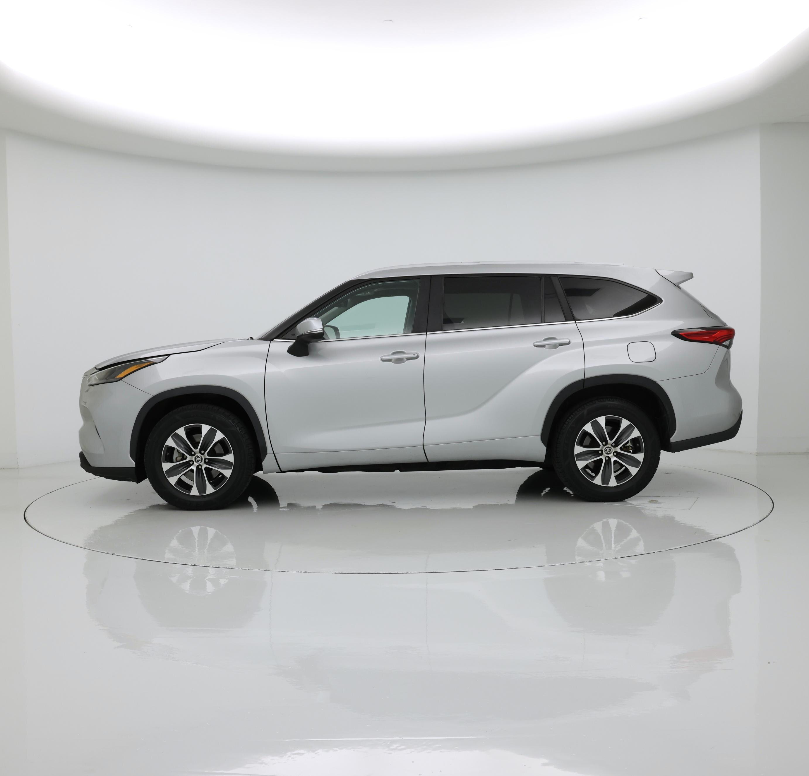 Thumbnail: 2023 Toyota Highlander - 3