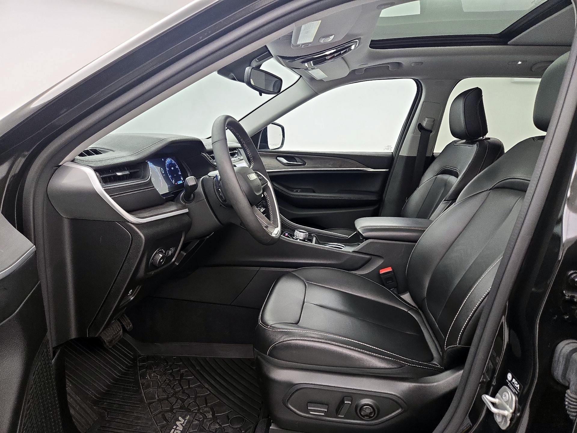 Thumbnail: 2024 Jeep Grand Cherokee - 11