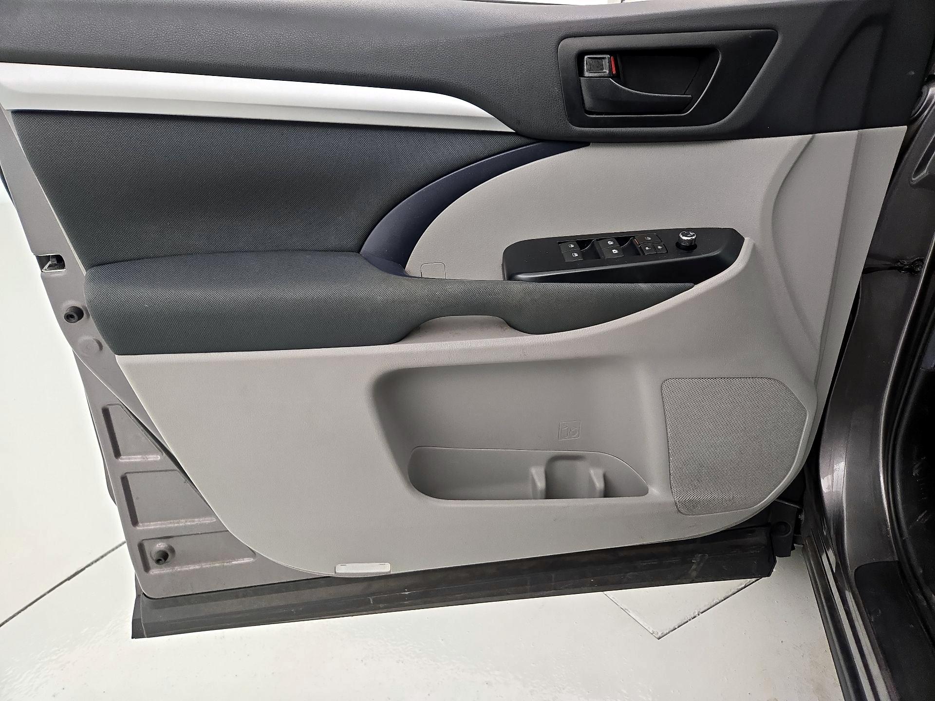 Thumbnail: 2019 Toyota Highlander - 12