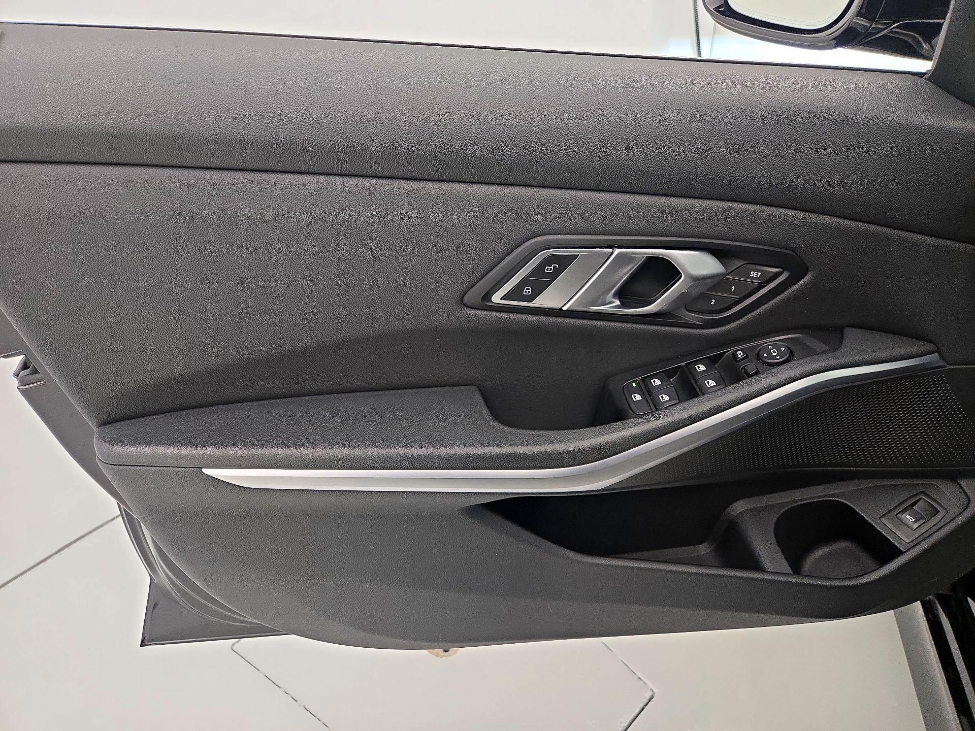 Thumbnail: 2020 BMW 3 Series - 12