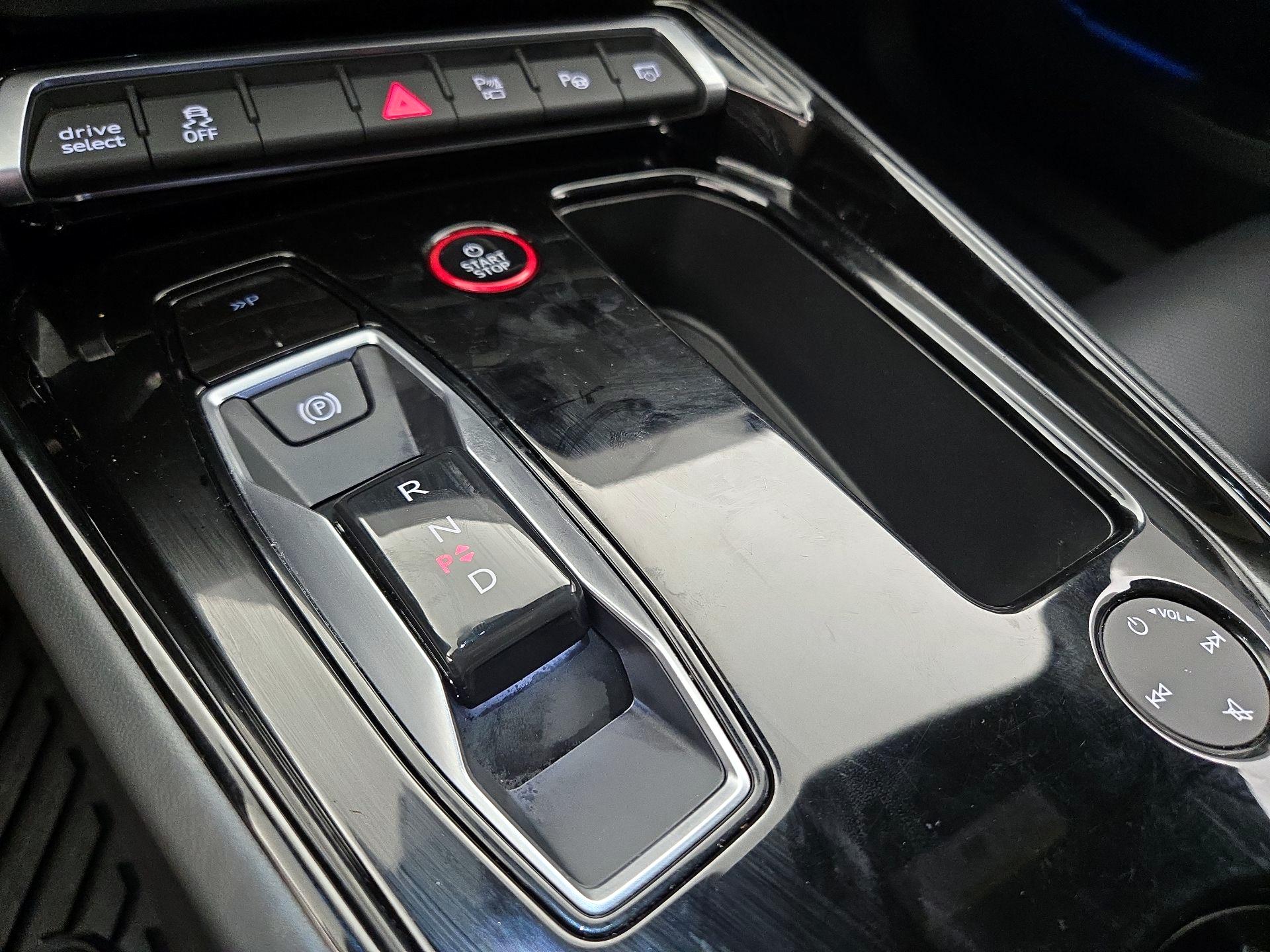 Thumbnail: 2022 Audi e-tron GT - 18