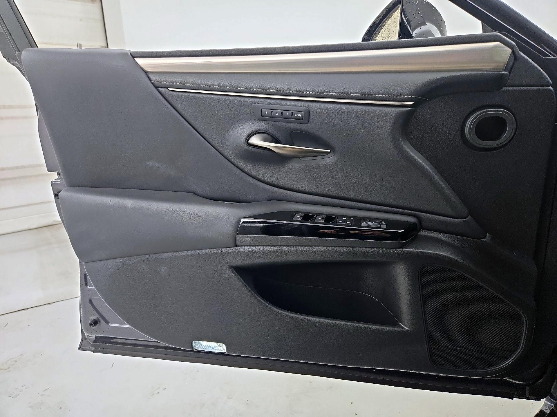 Thumbnail: 2023 Lexus ES - 12