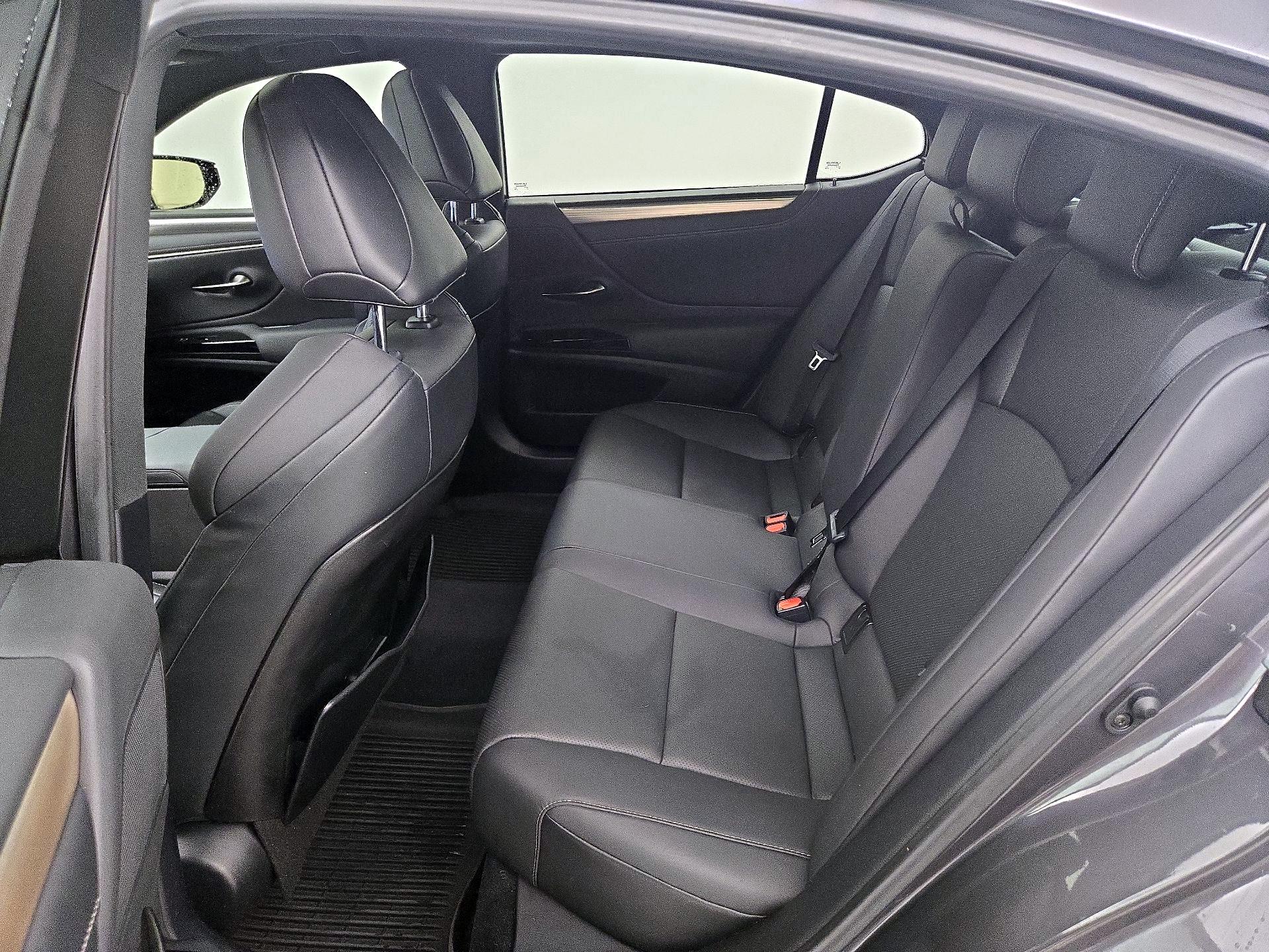 Thumbnail: 2023 Lexus ES - 20