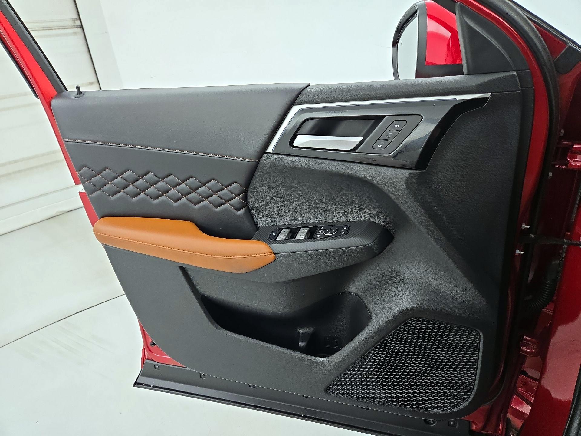 Thumbnail: 2024 Mitsubishi Outlander - 12