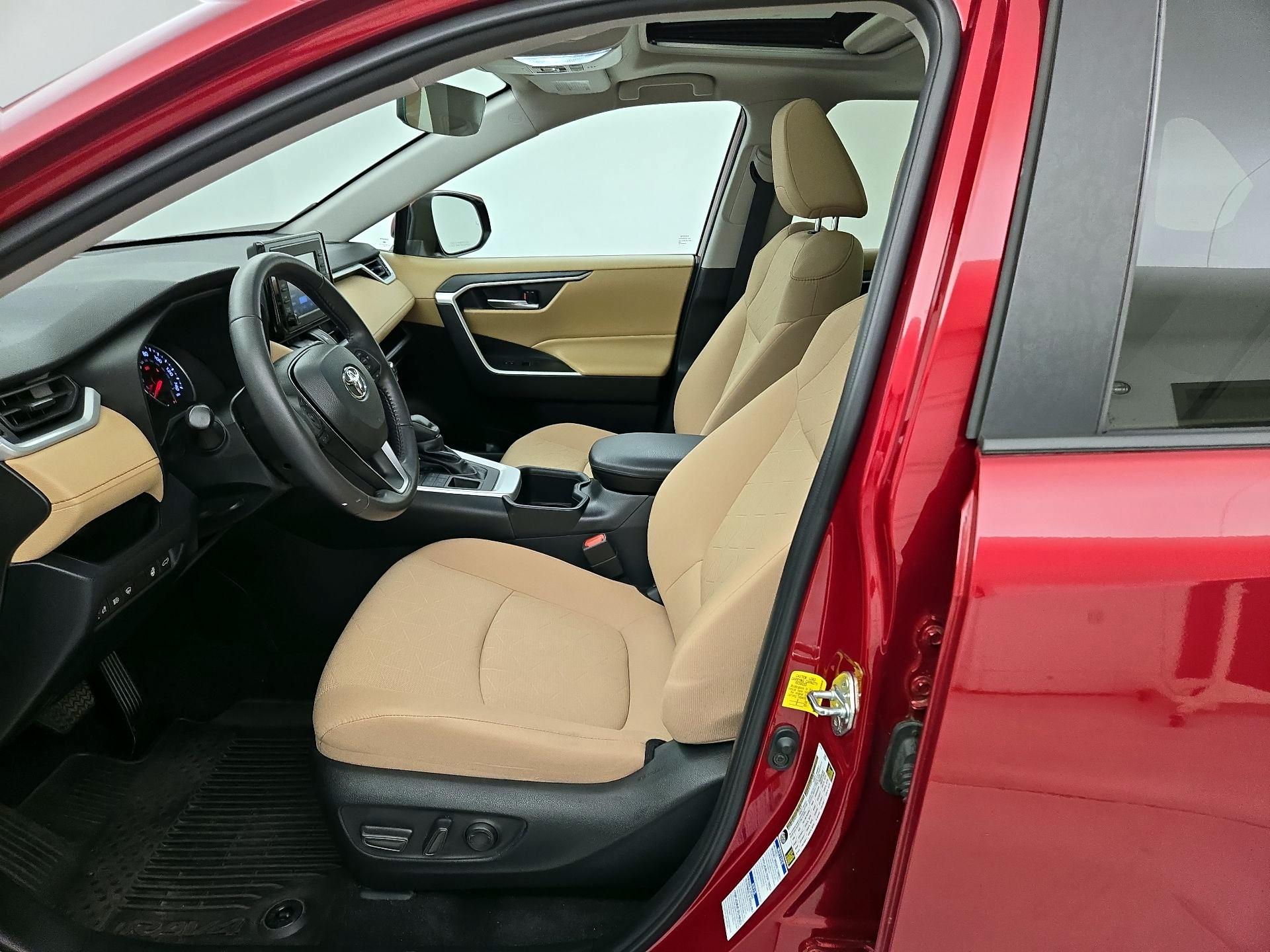 Thumbnail: 2022 Toyota RAV4 - 11