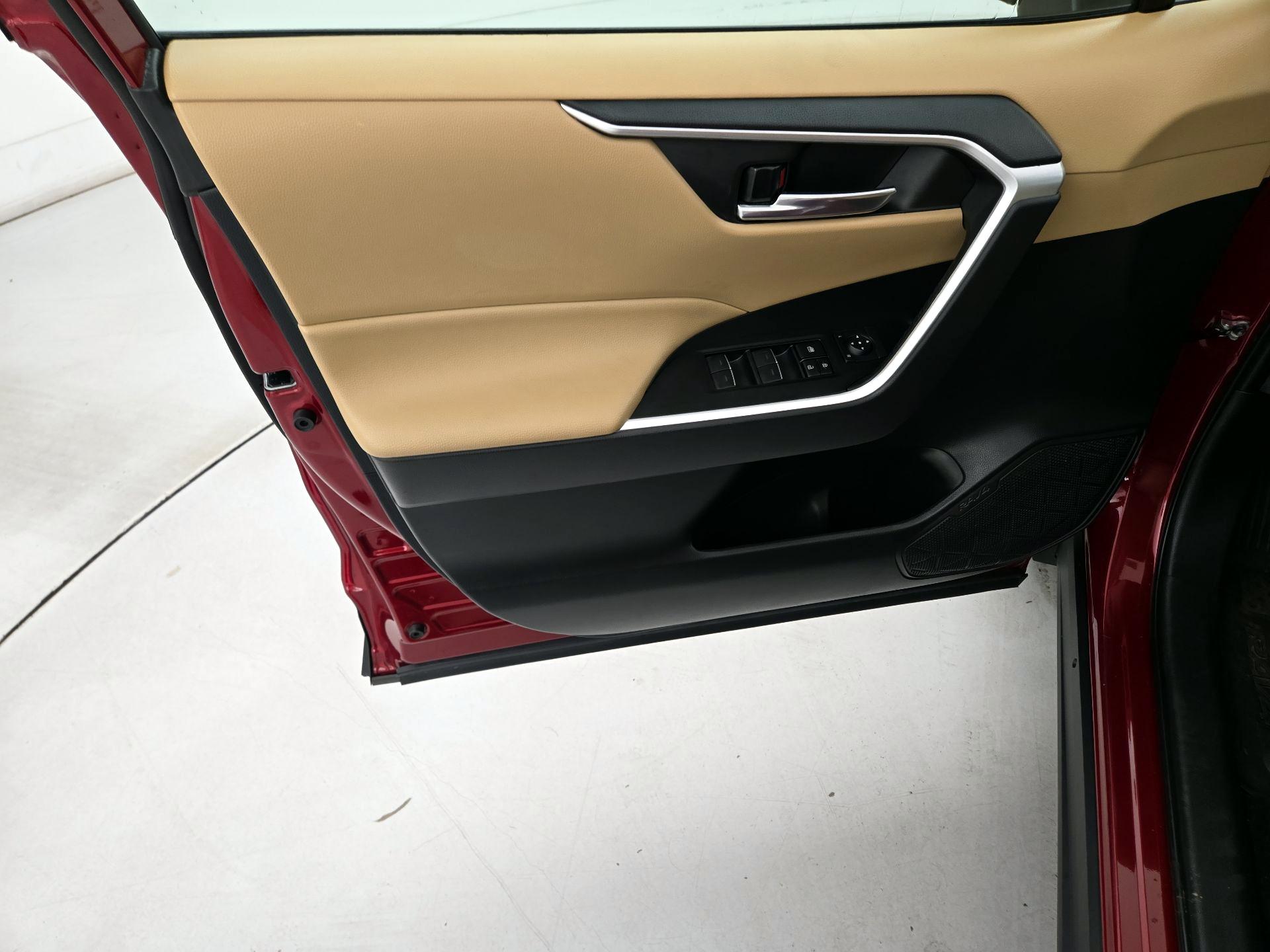 Thumbnail: 2022 Toyota RAV4 - 12