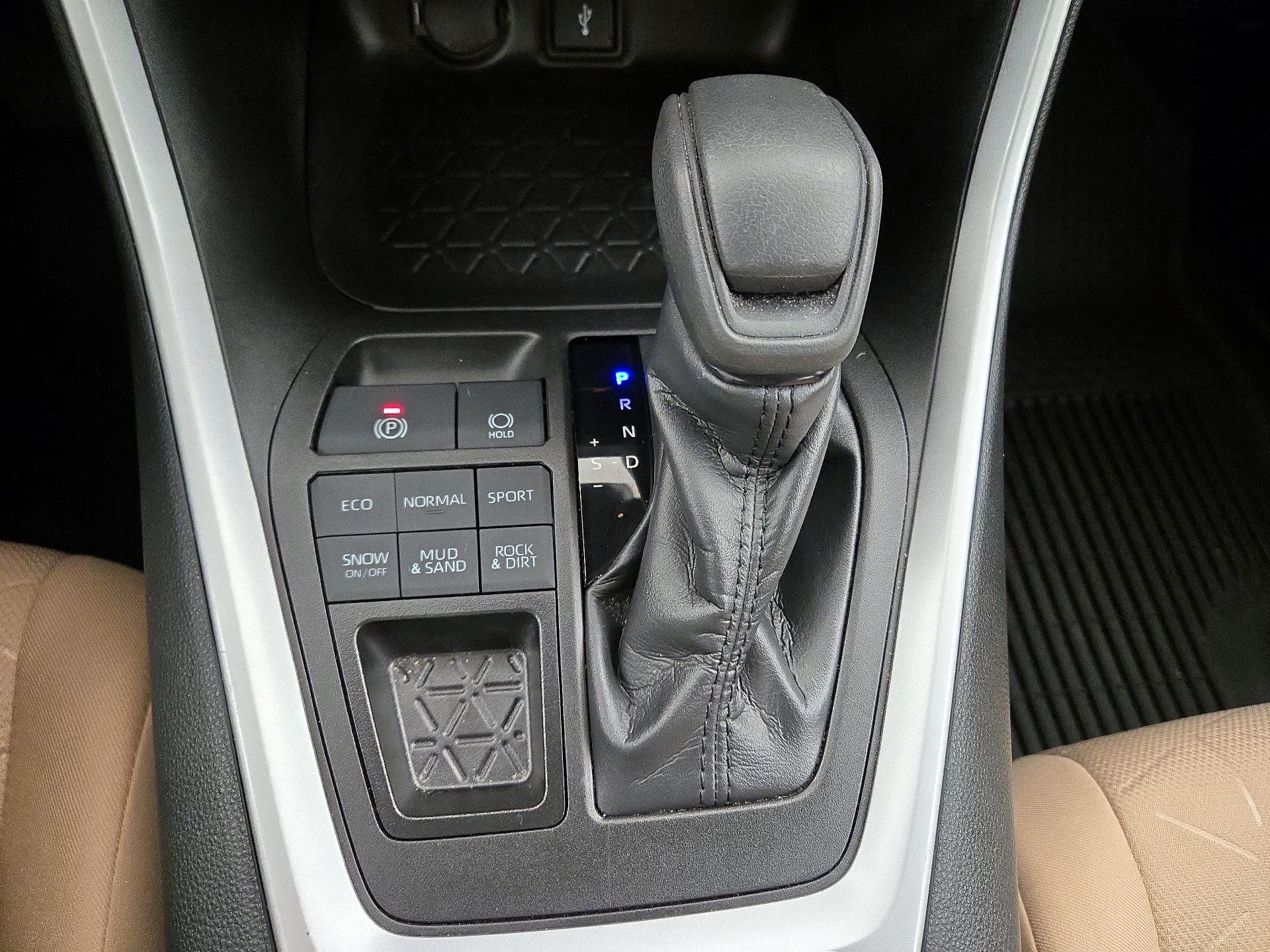 Thumbnail: 2022 Toyota RAV4 - 17