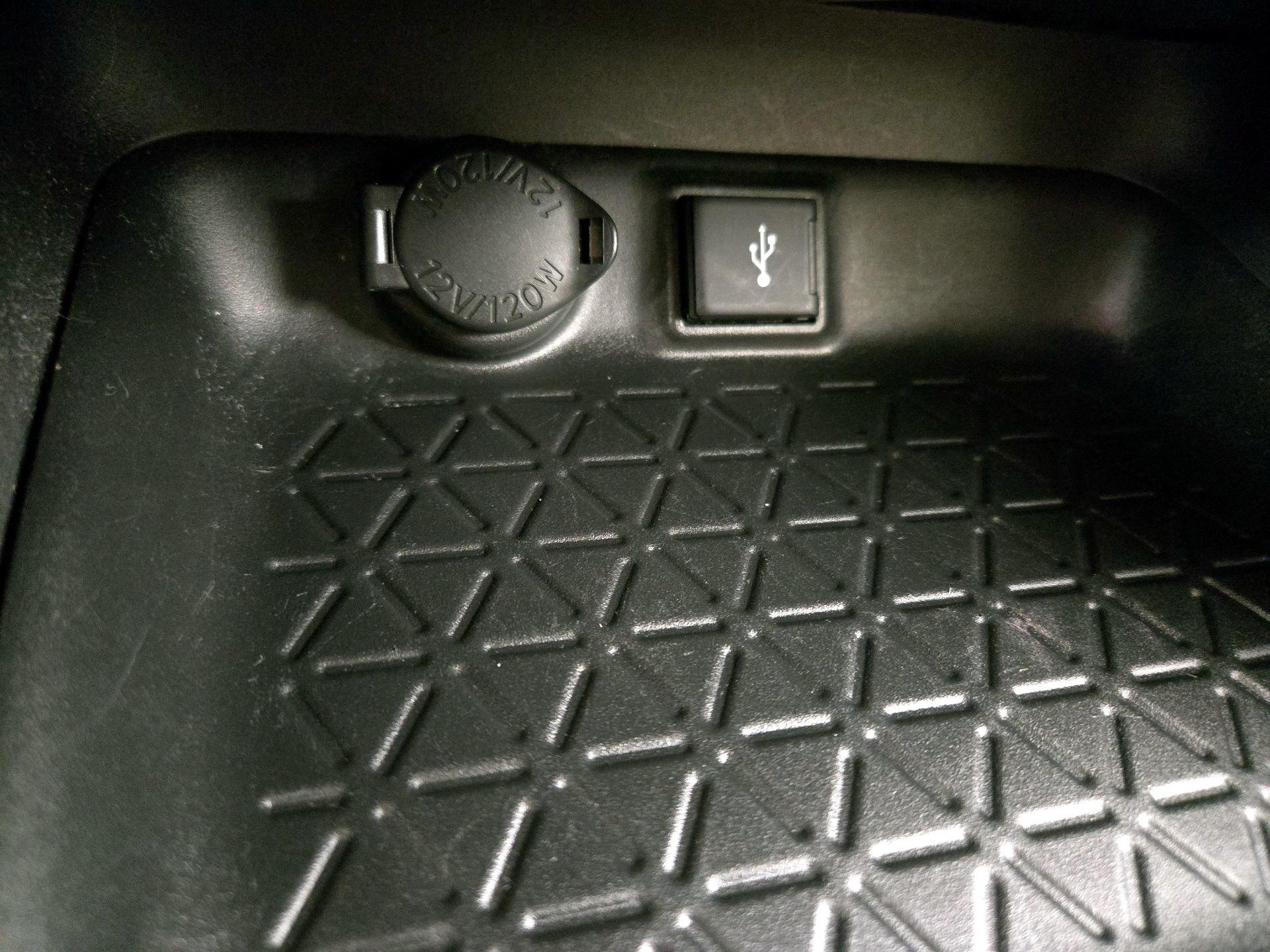 Thumbnail: 2022 Toyota RAV4 - 18