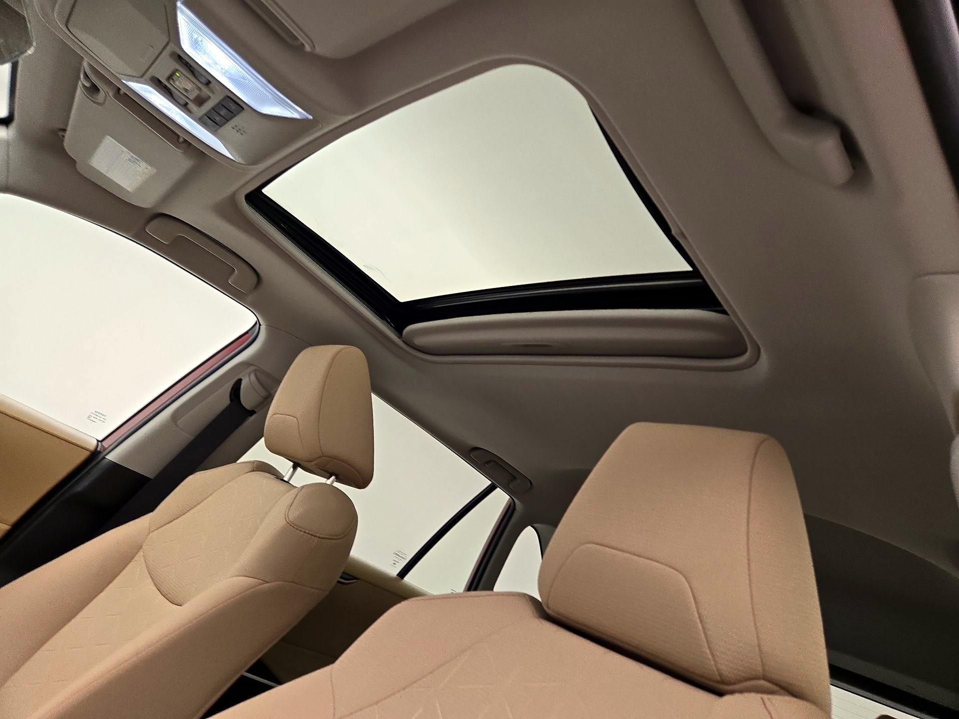 Thumbnail: 2022 Toyota RAV4 - 19