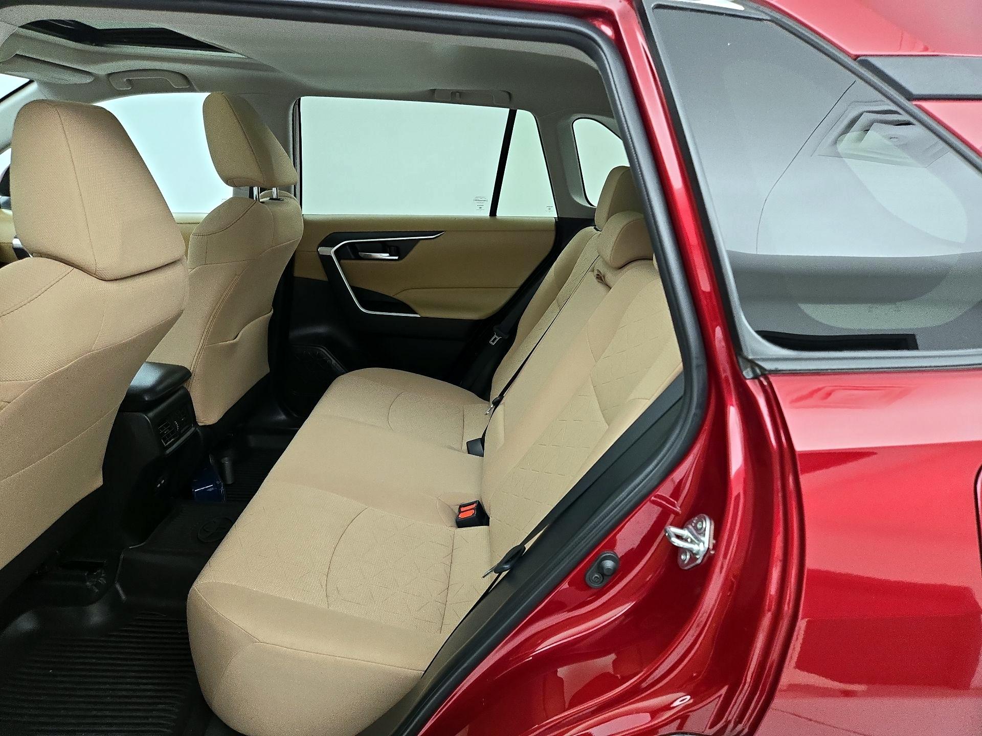 Thumbnail: 2022 Toyota RAV4 - 20