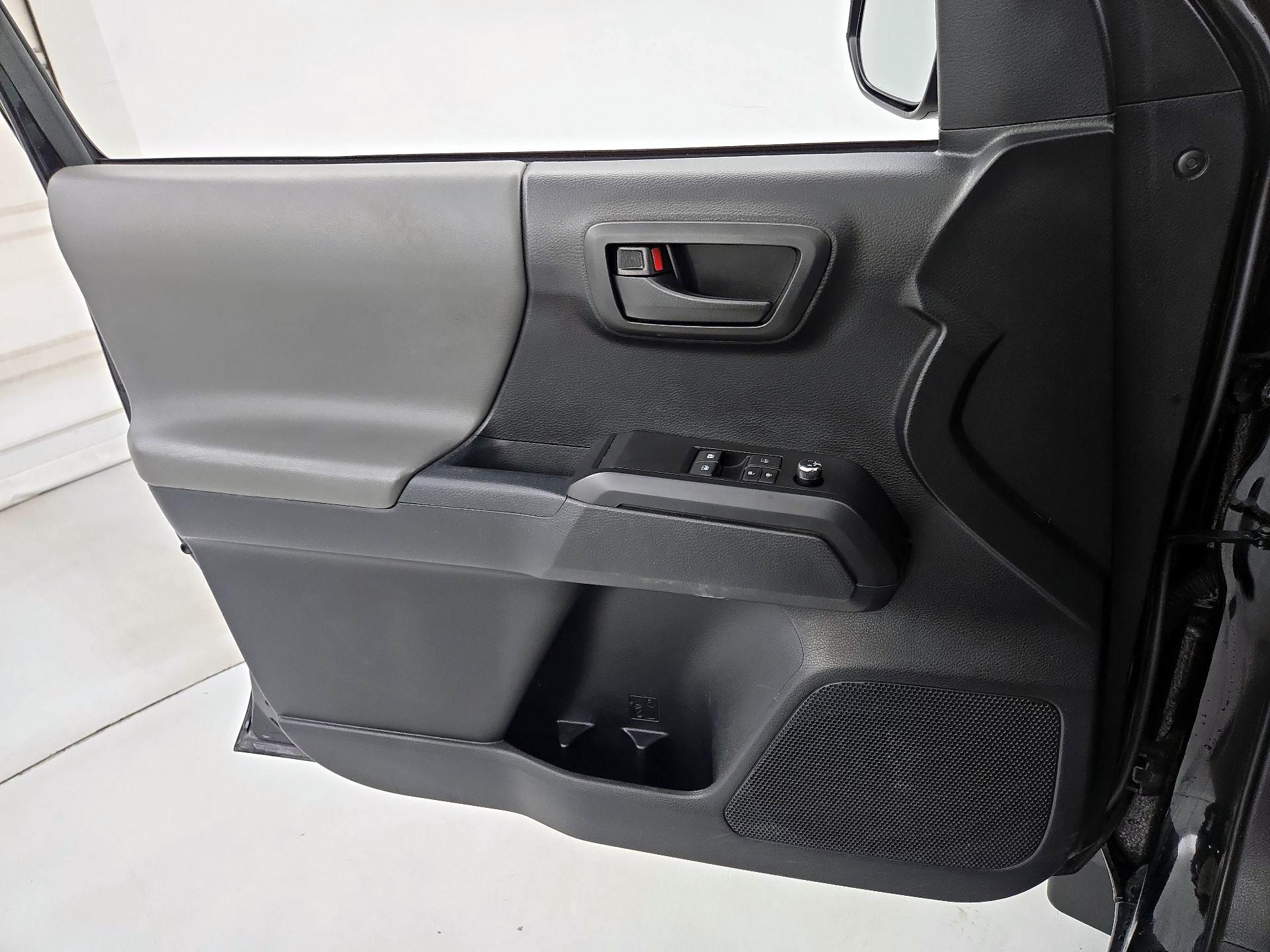 Thumbnail: 2017 Toyota Tacoma - 12