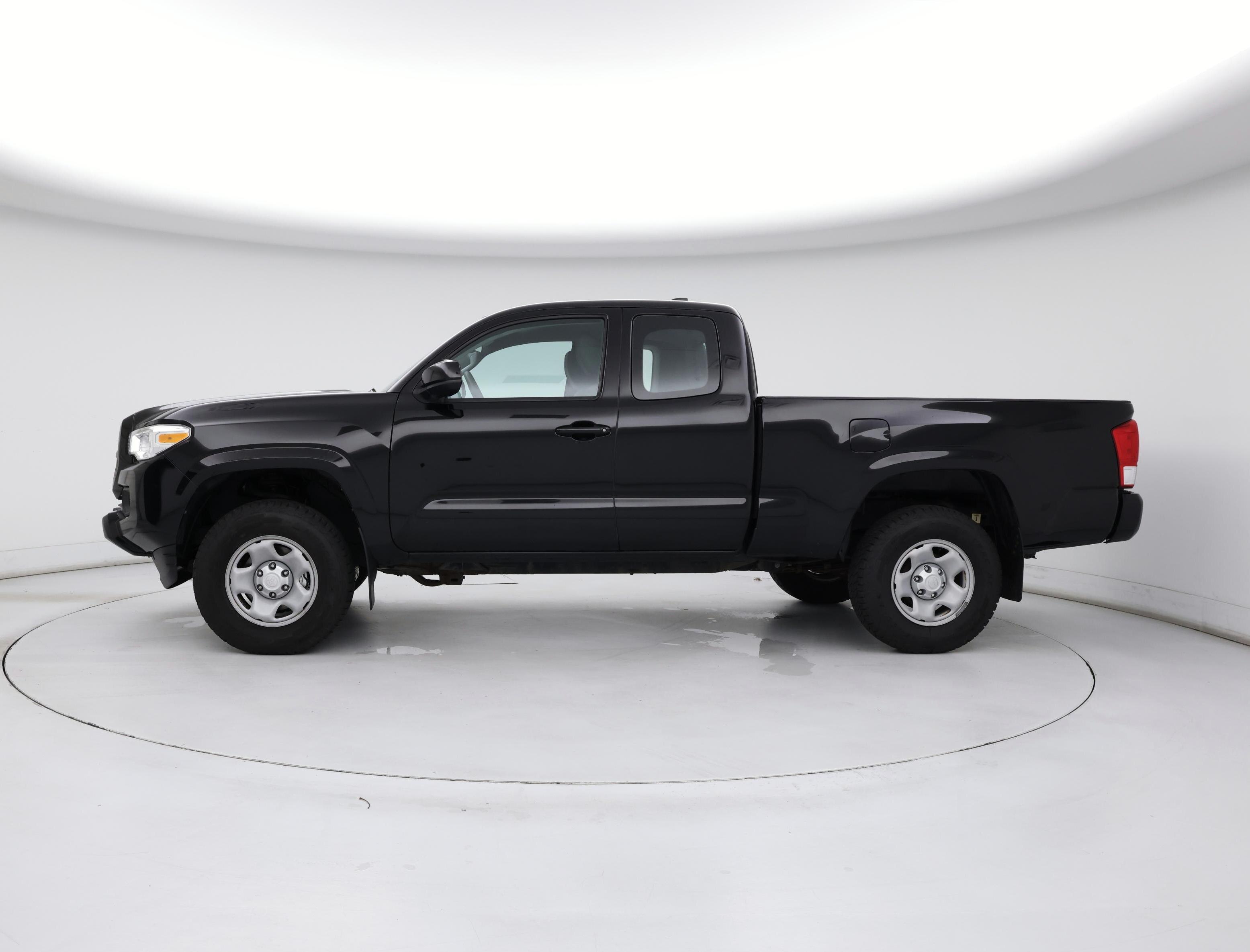 Thumbnail: 2017 Toyota Tacoma - 3