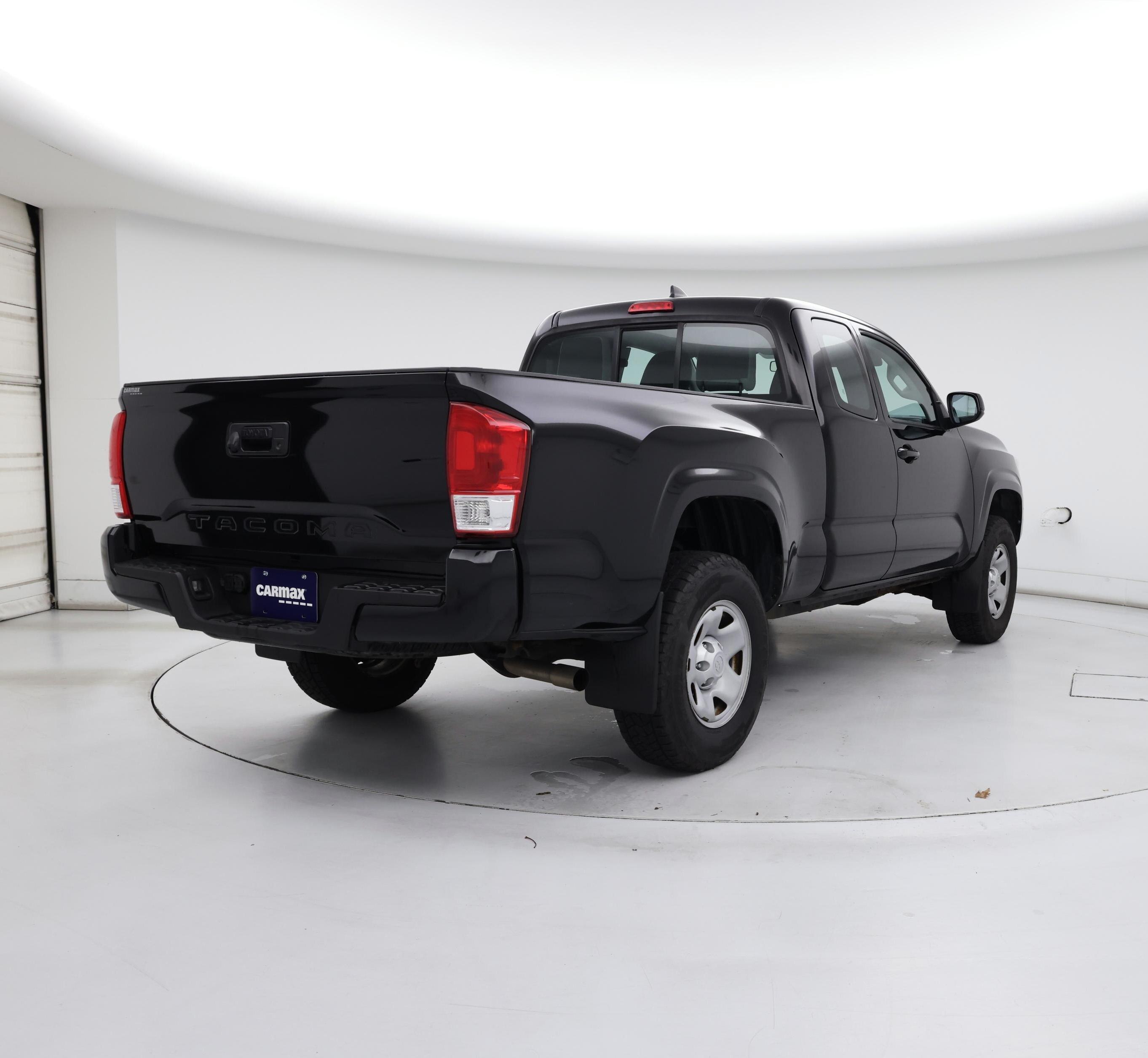 Thumbnail: 2017 Toyota Tacoma - 8