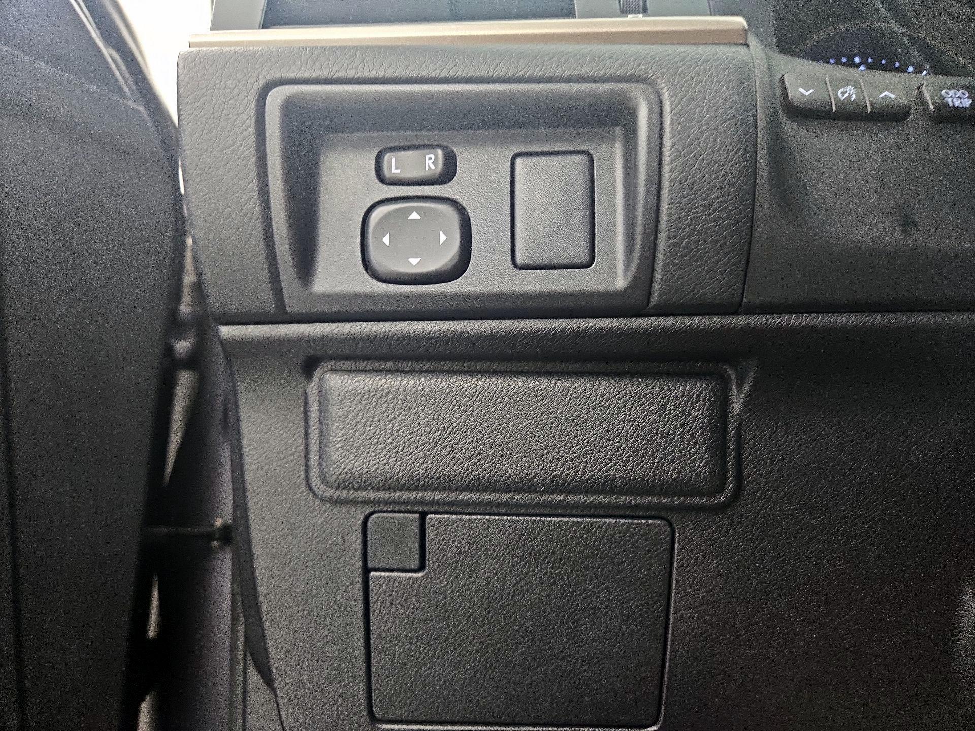 Thumbnail: 2014 Lexus ES - 13