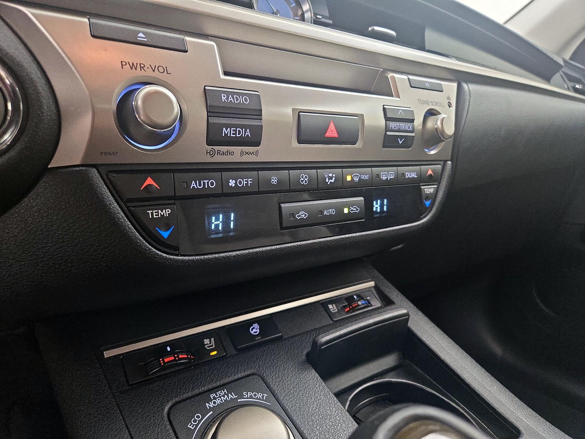 Thumbnail: 2014 Lexus ES - 16