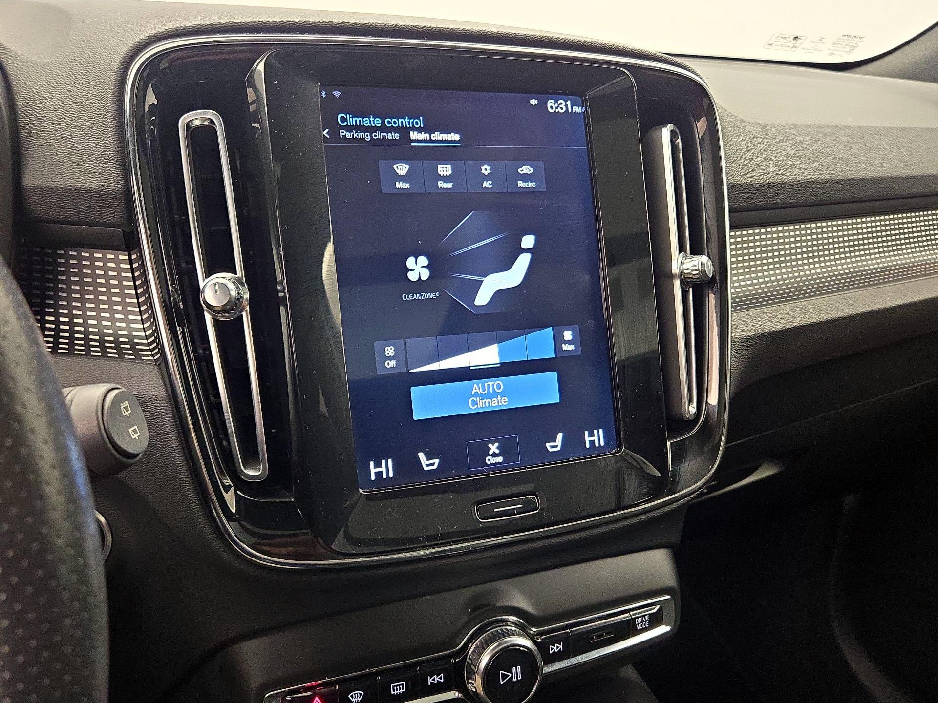 Thumbnail: 2019 Volvo XC40 - 17