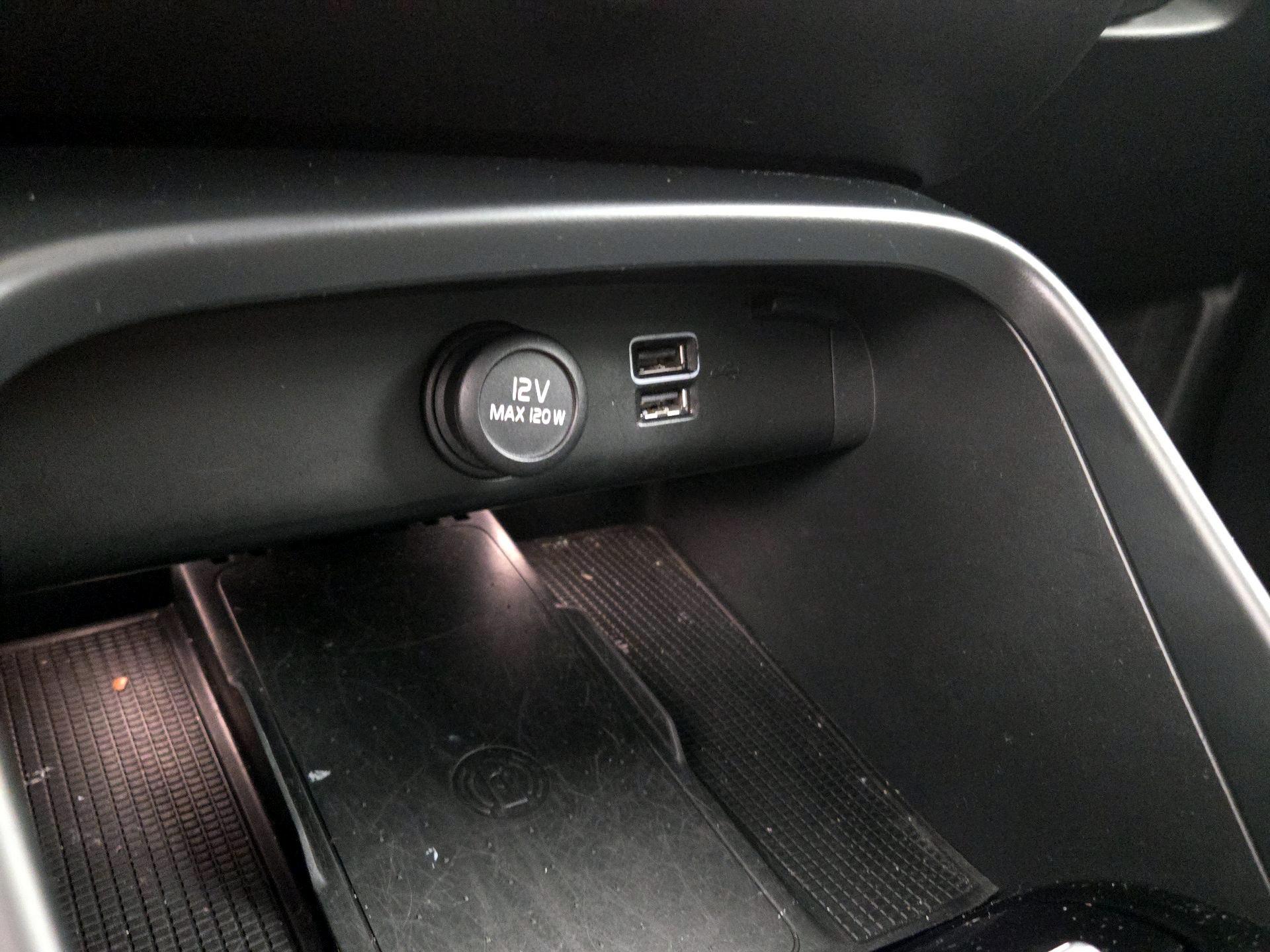 Thumbnail: 2019 Volvo XC40 - 19