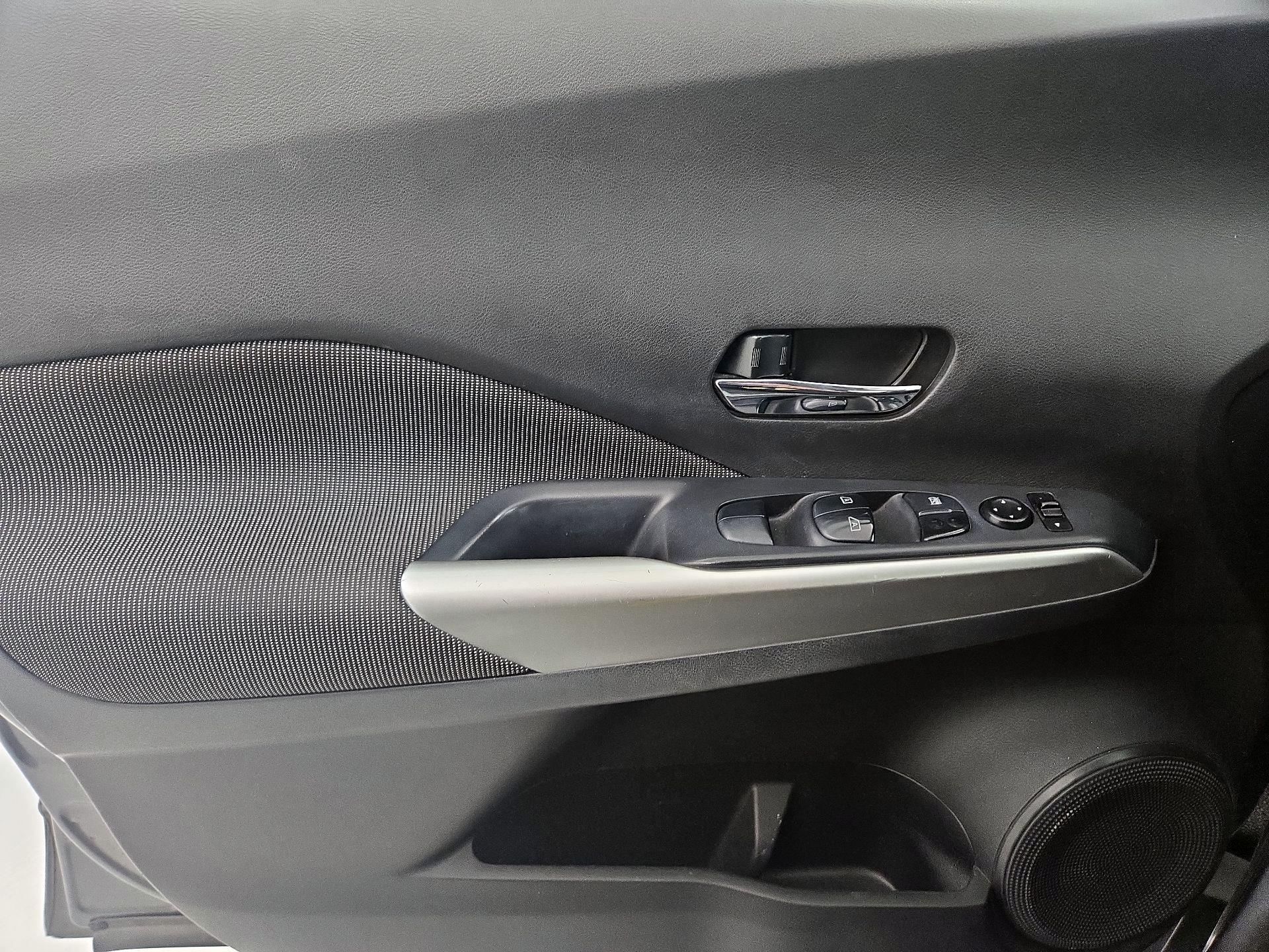 Thumbnail: 2020 Nissan Kicks - 12