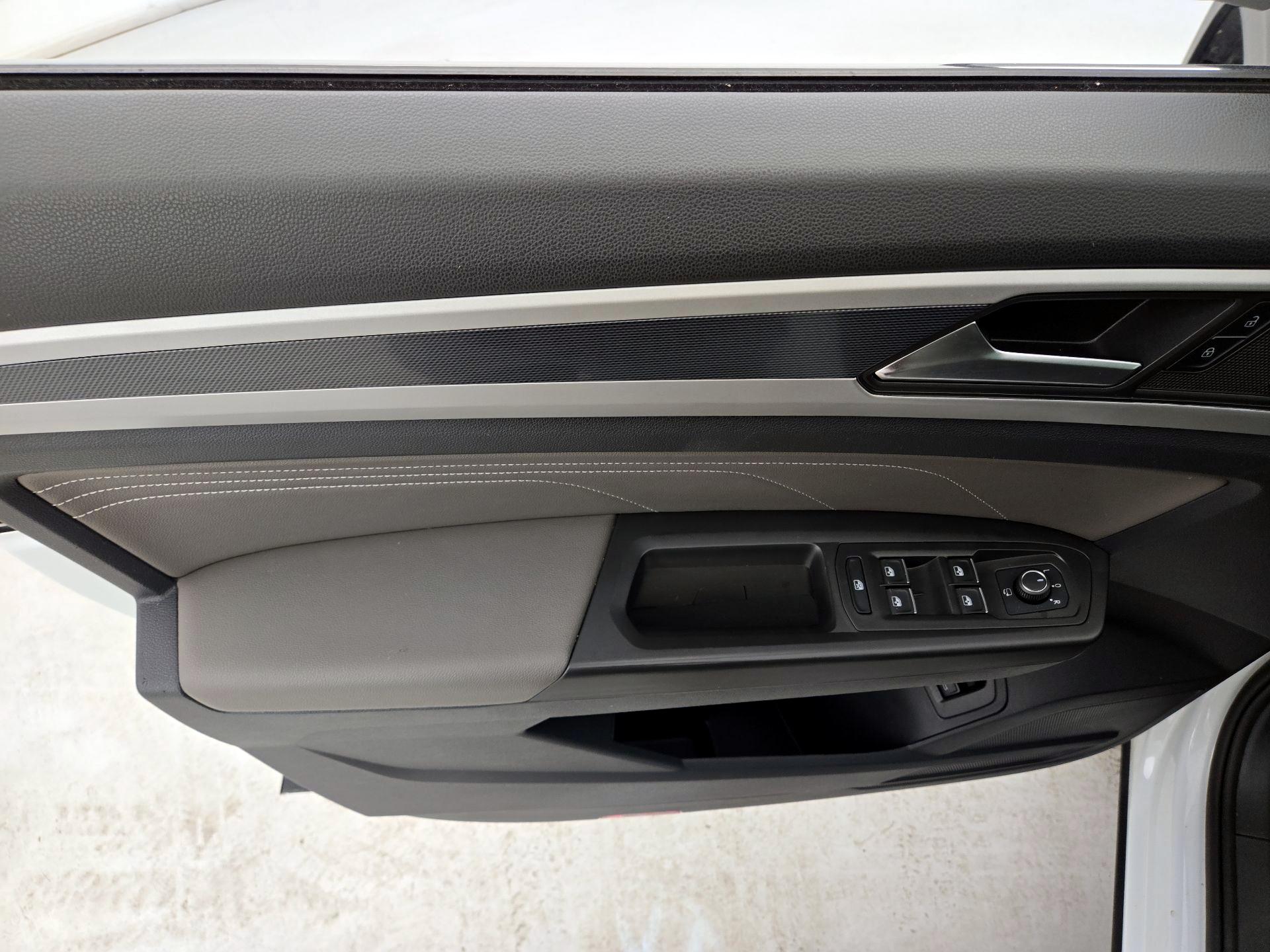 Thumbnail: 2022 Volkswagen Atlas - 12