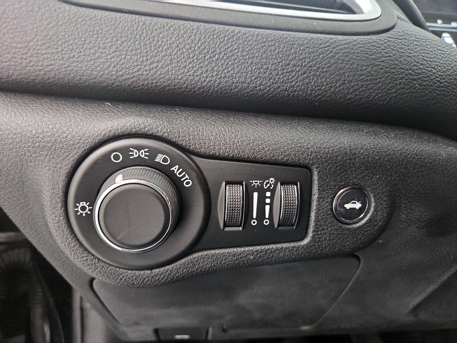 Thumbnail: 2015 Chrysler 200 - 13