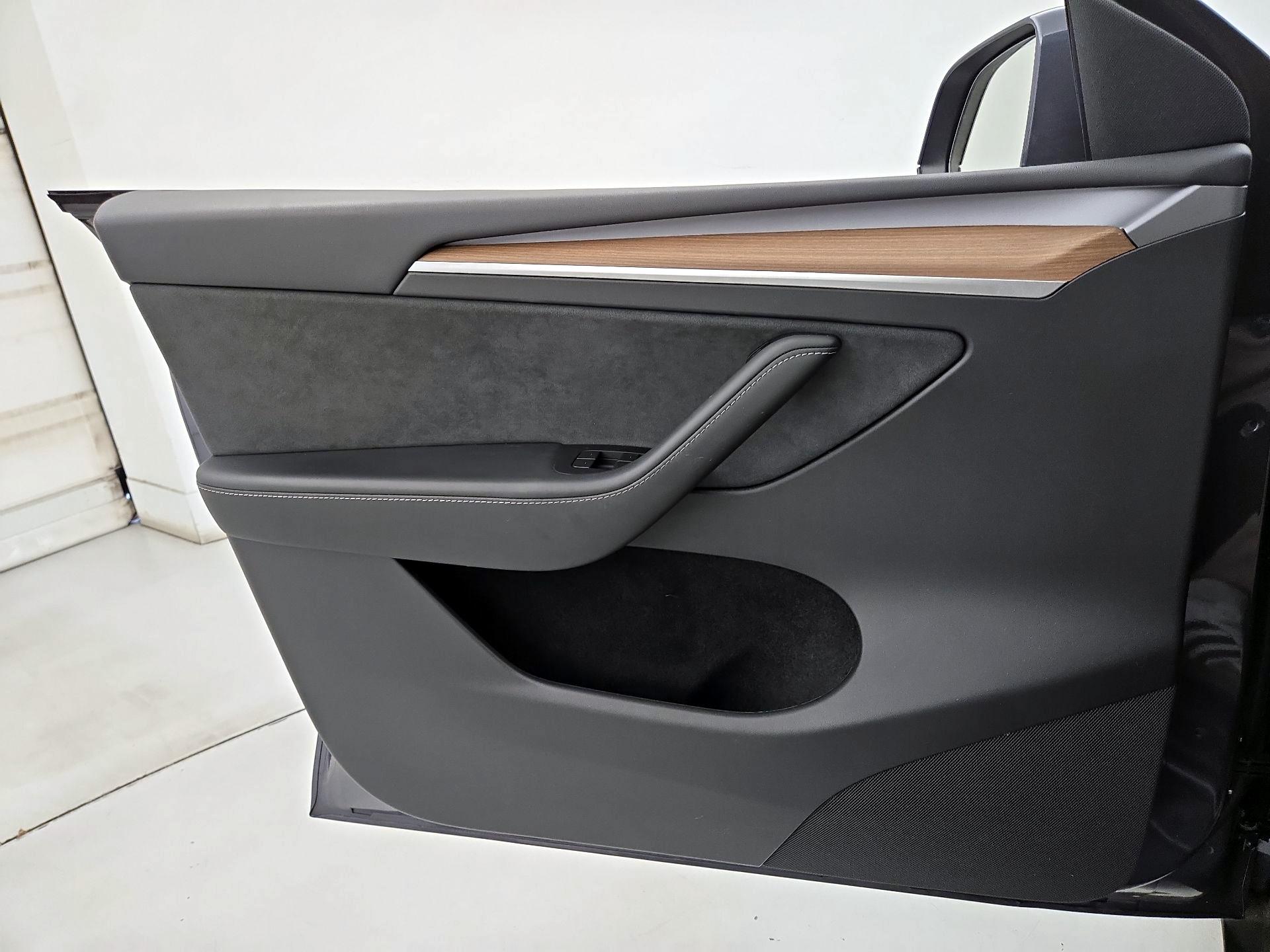 Thumbnail: 2023 Tesla Model Y - 12