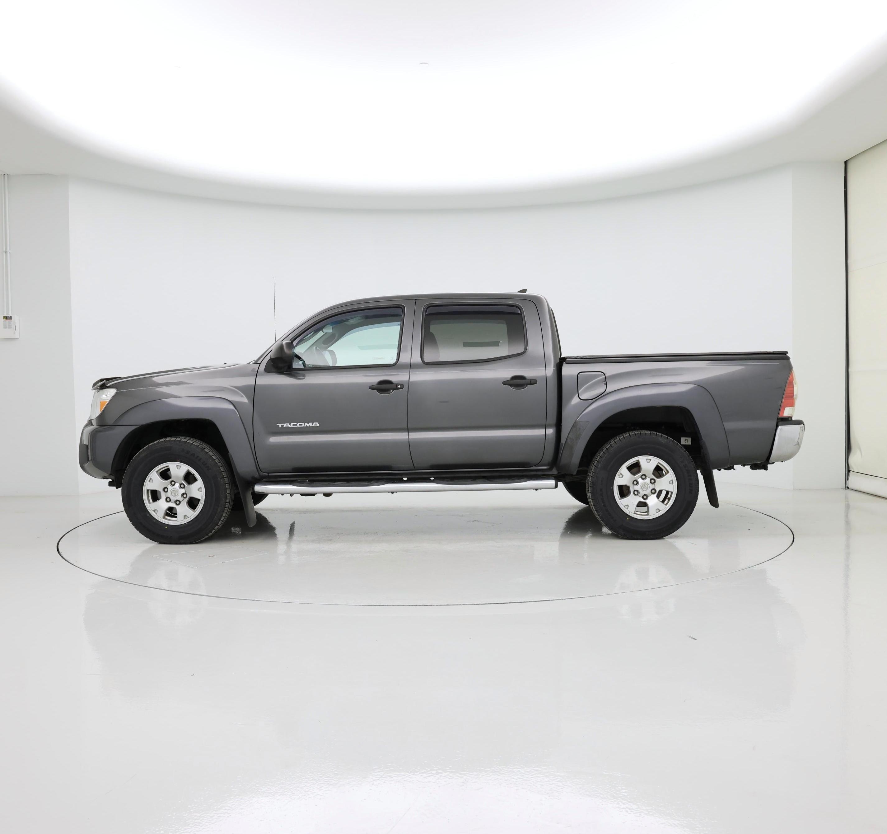 Thumbnail: 2015 Toyota Tacoma - 3