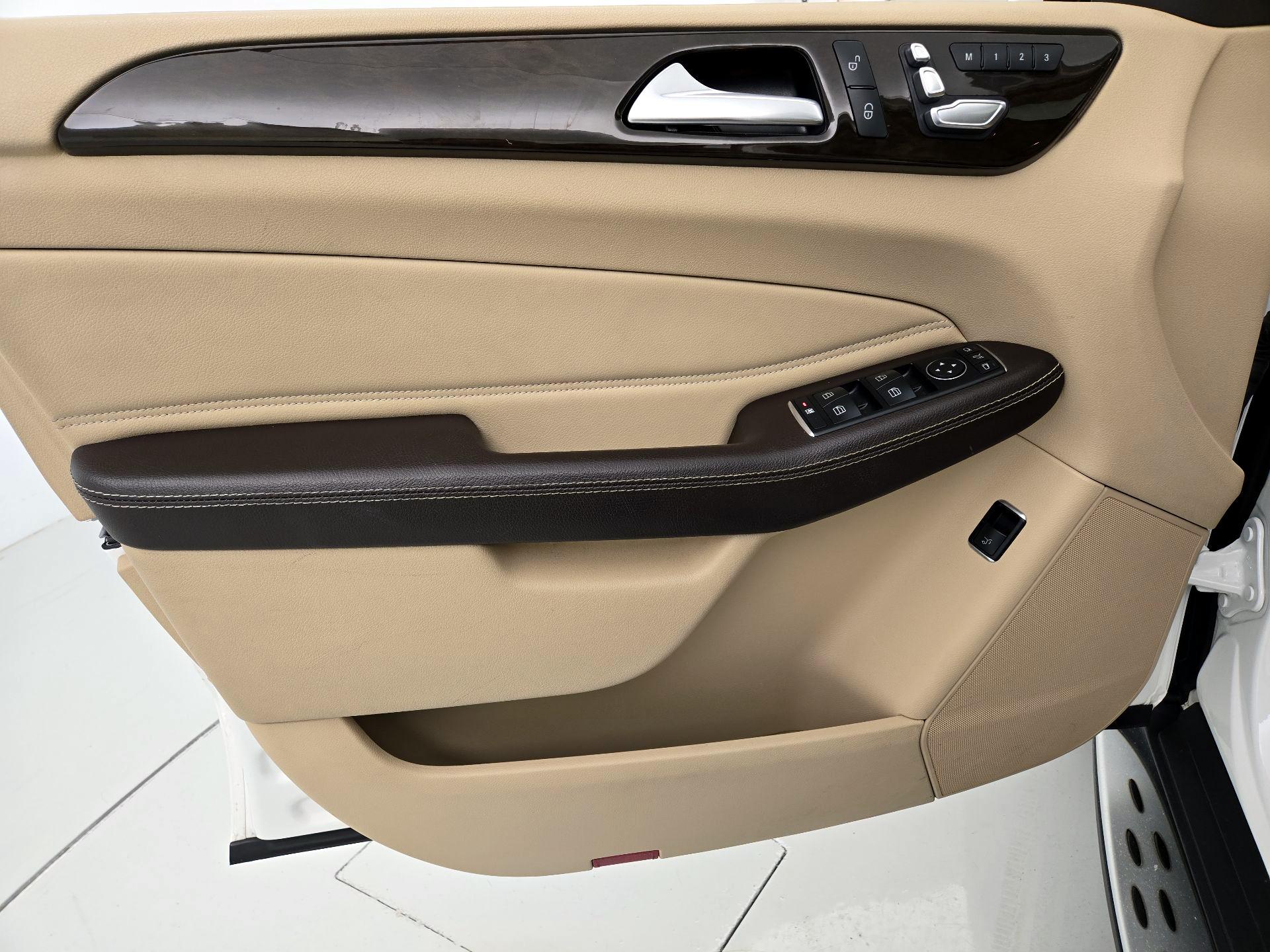 Thumbnail: 2017 Mercedes-Benz GLE - 12