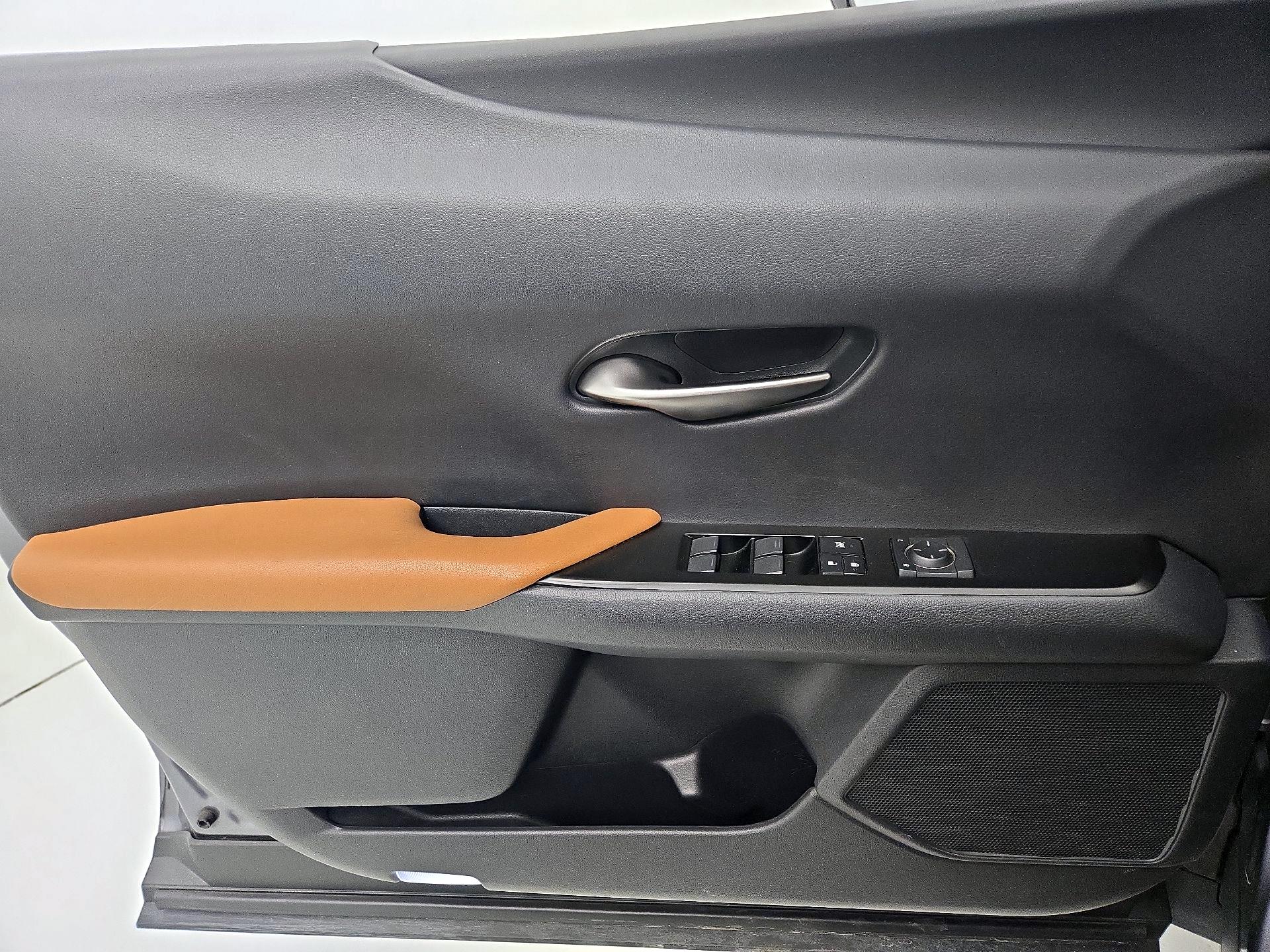 Thumbnail: 2019 Lexus UX - 12