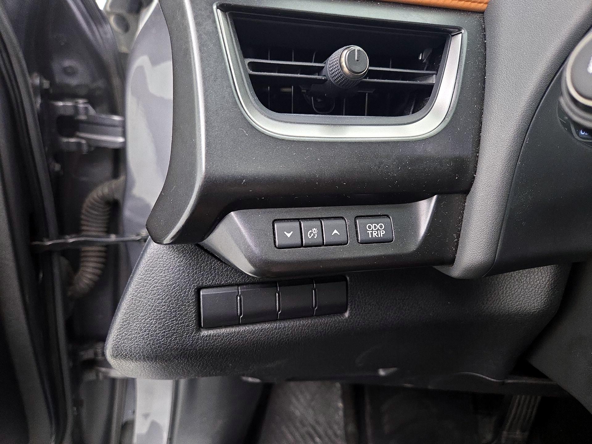 Thumbnail: 2019 Lexus UX - 13