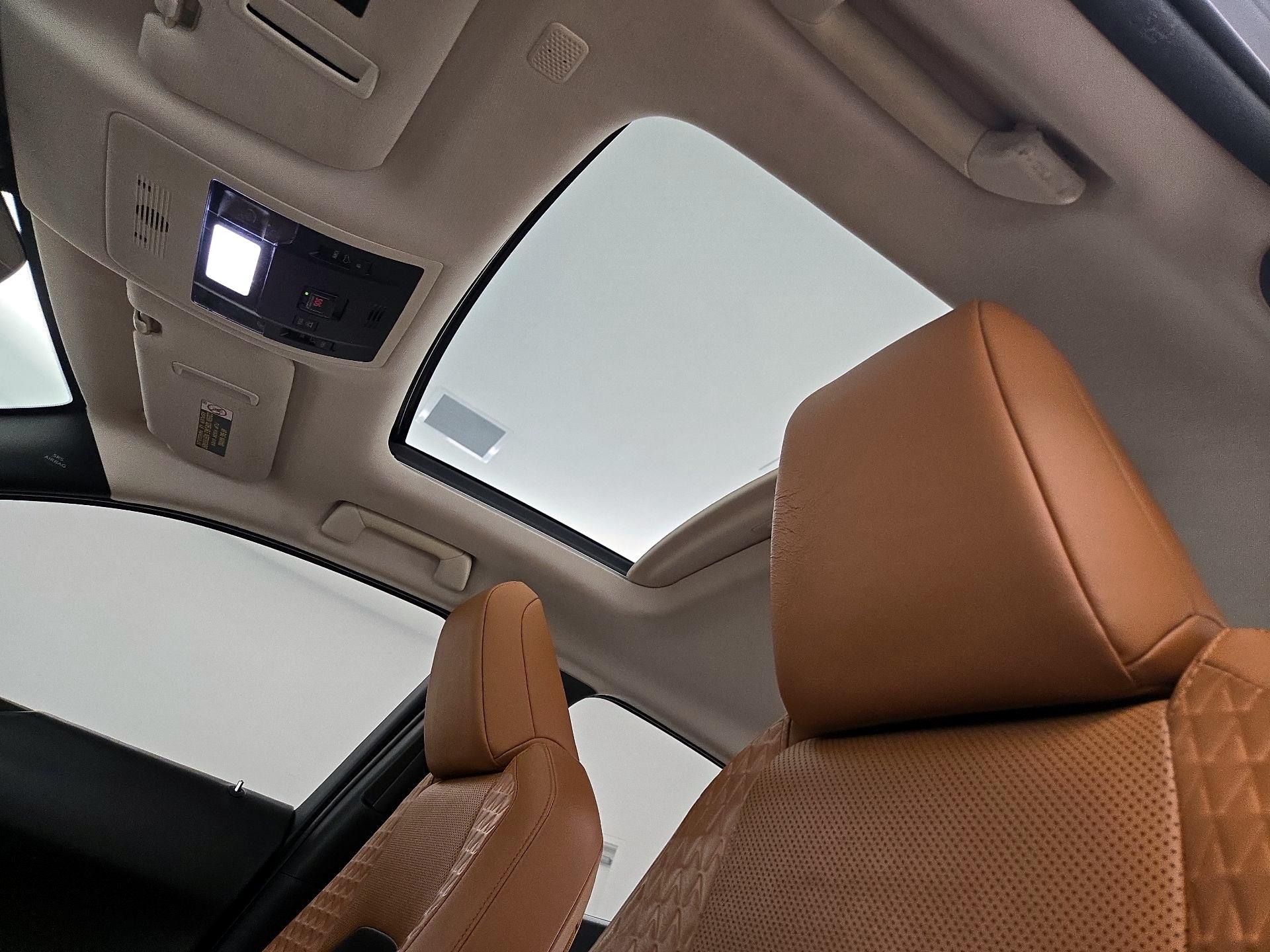 Thumbnail: 2019 Lexus UX - 20