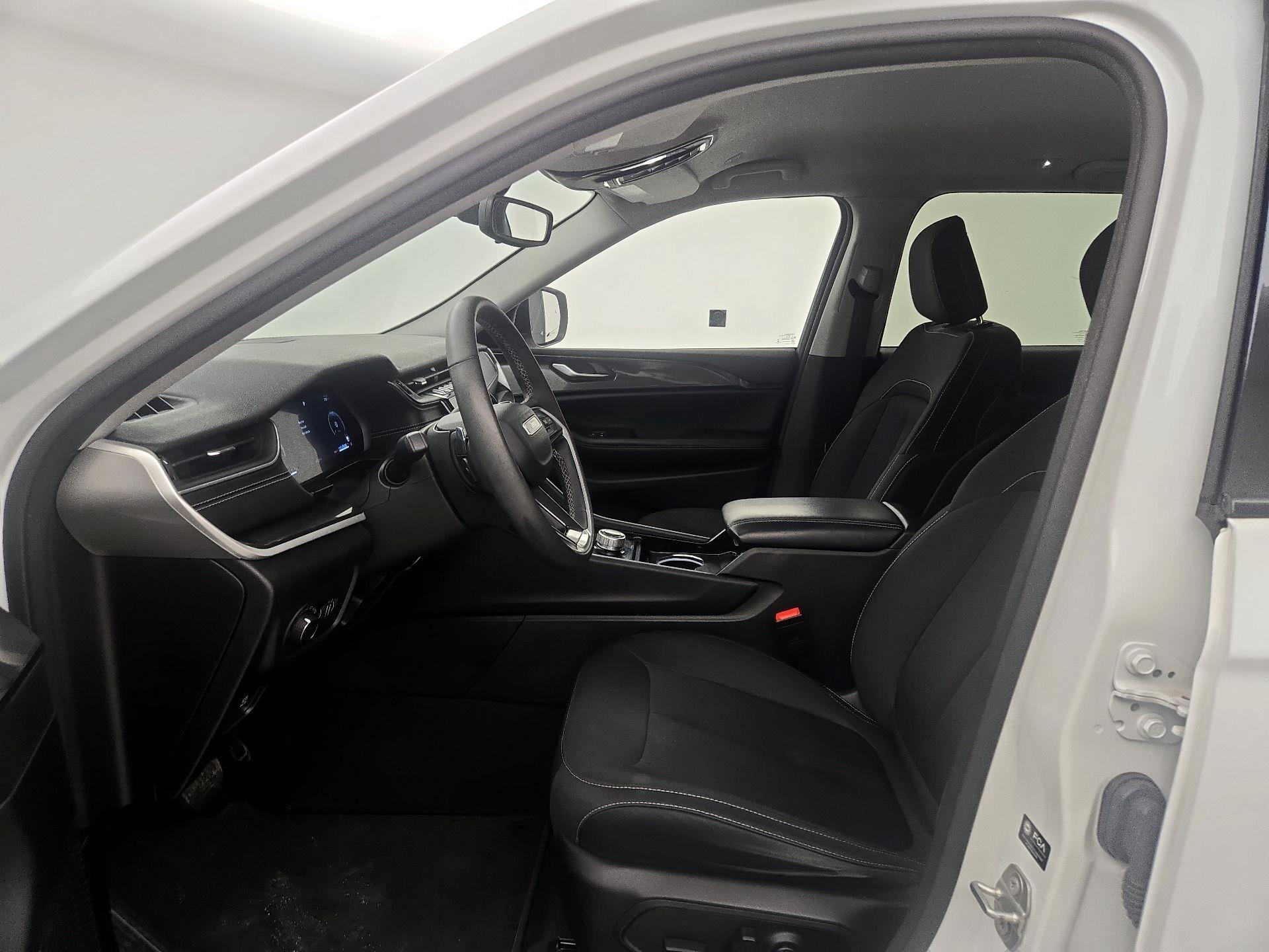 Thumbnail: 2023 Jeep Grand Cherokee - 11