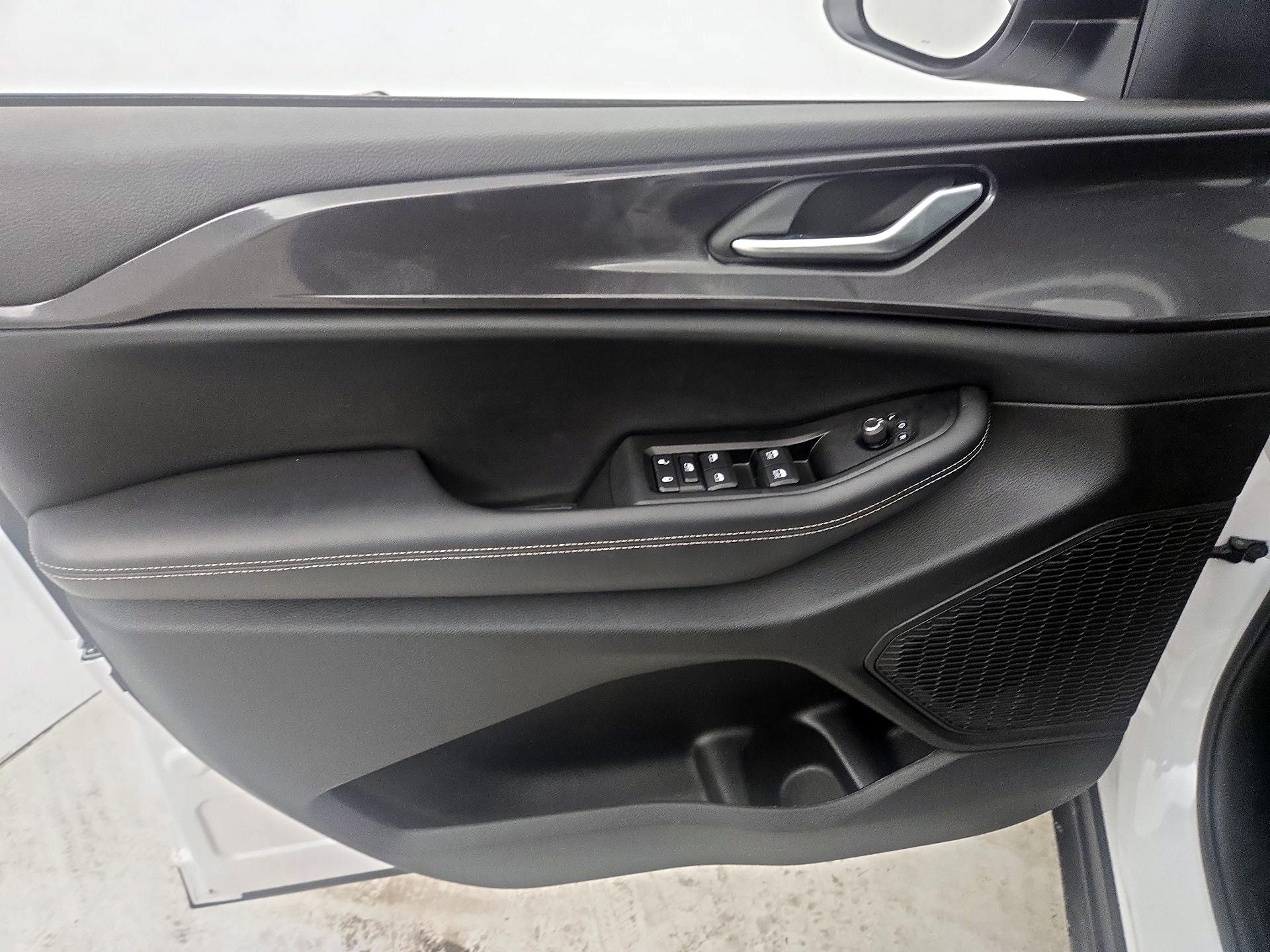 Thumbnail: 2023 Jeep Grand Cherokee - 12