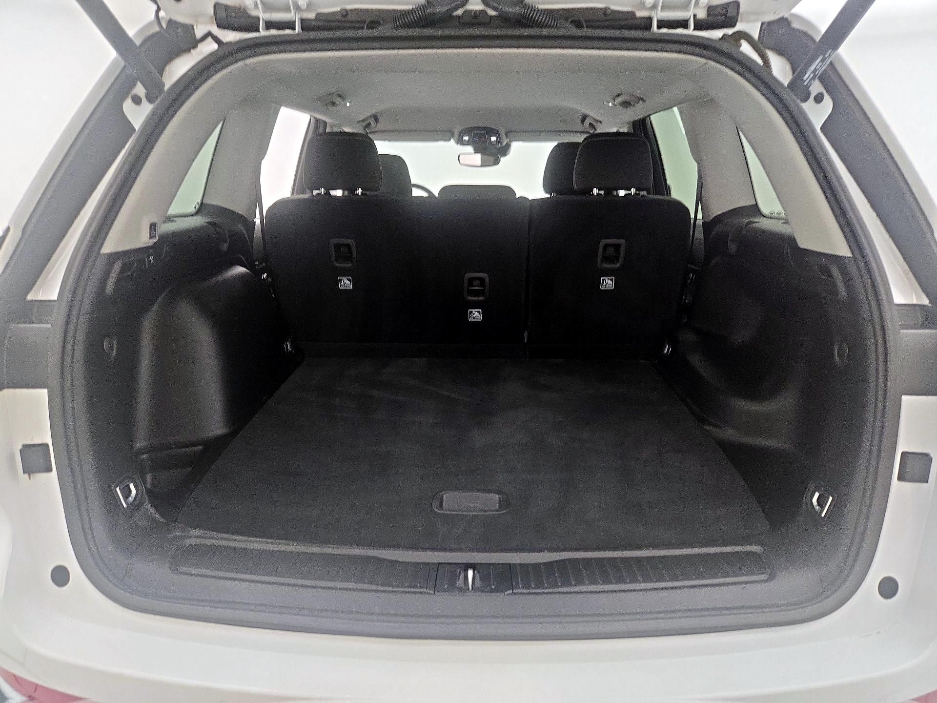 Thumbnail: 2023 Jeep Grand Cherokee - 20