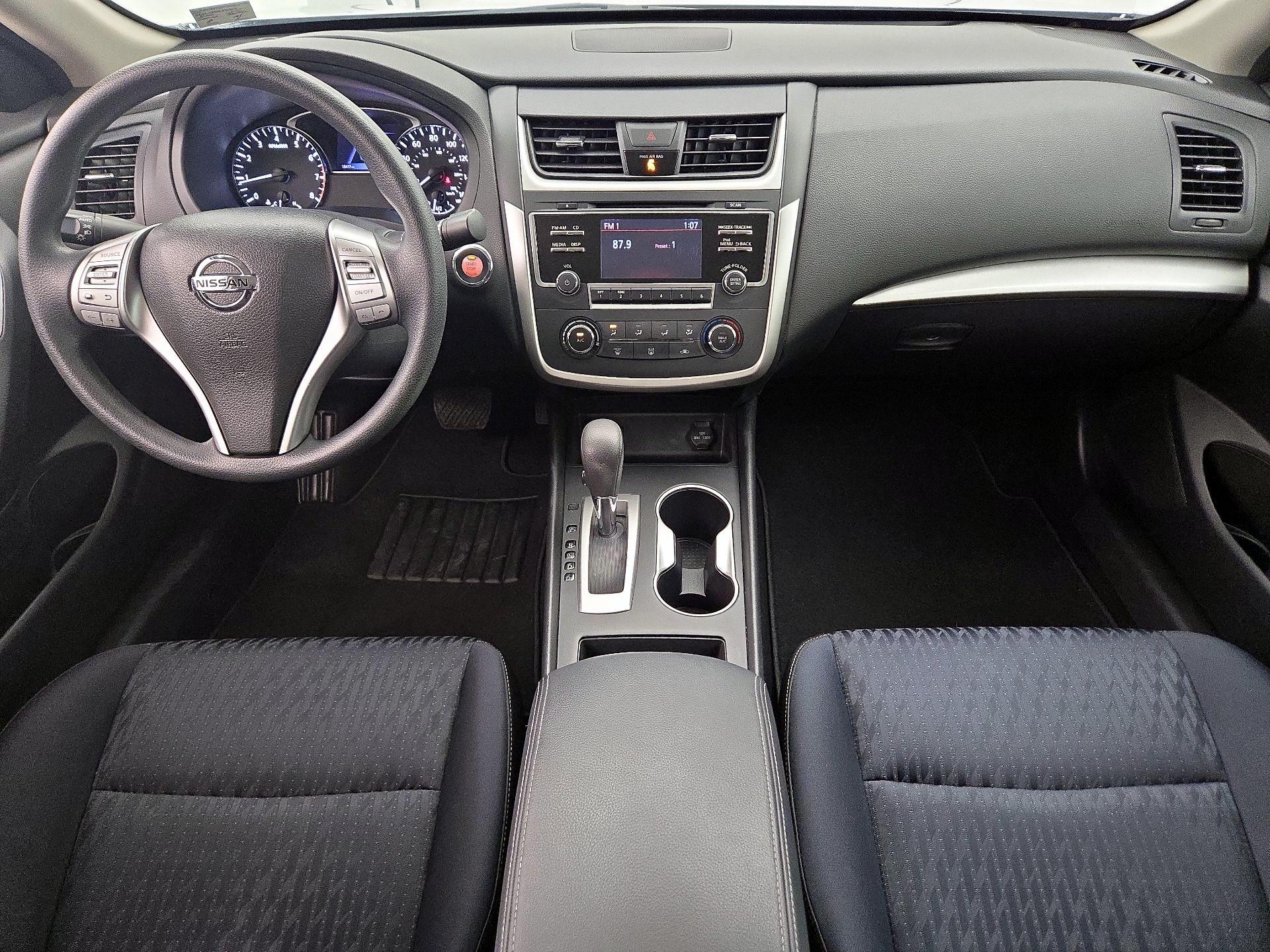 Thumbnail: 2017 Nissan Altima - 9