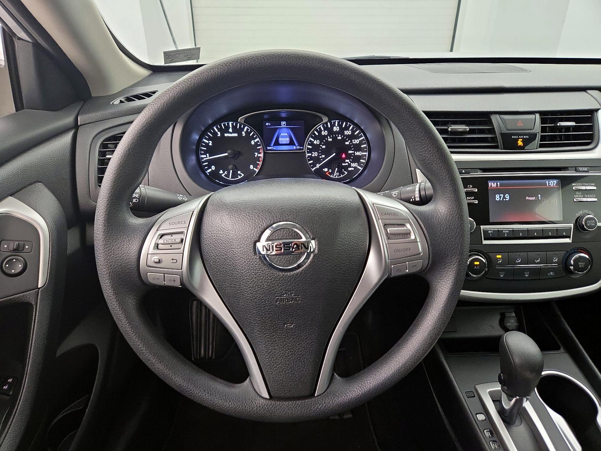 Thumbnail: 2017 Nissan Altima - 10