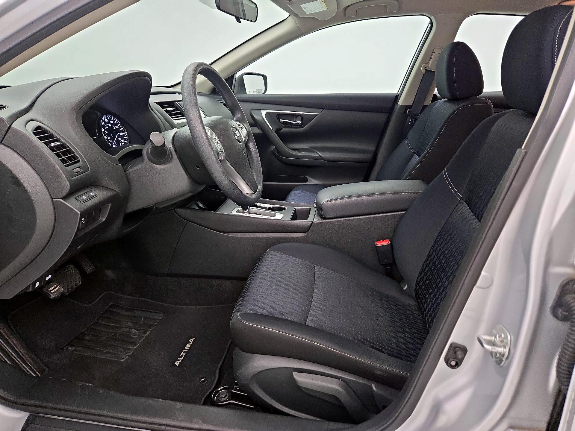 Thumbnail: 2017 Nissan Altima - 11