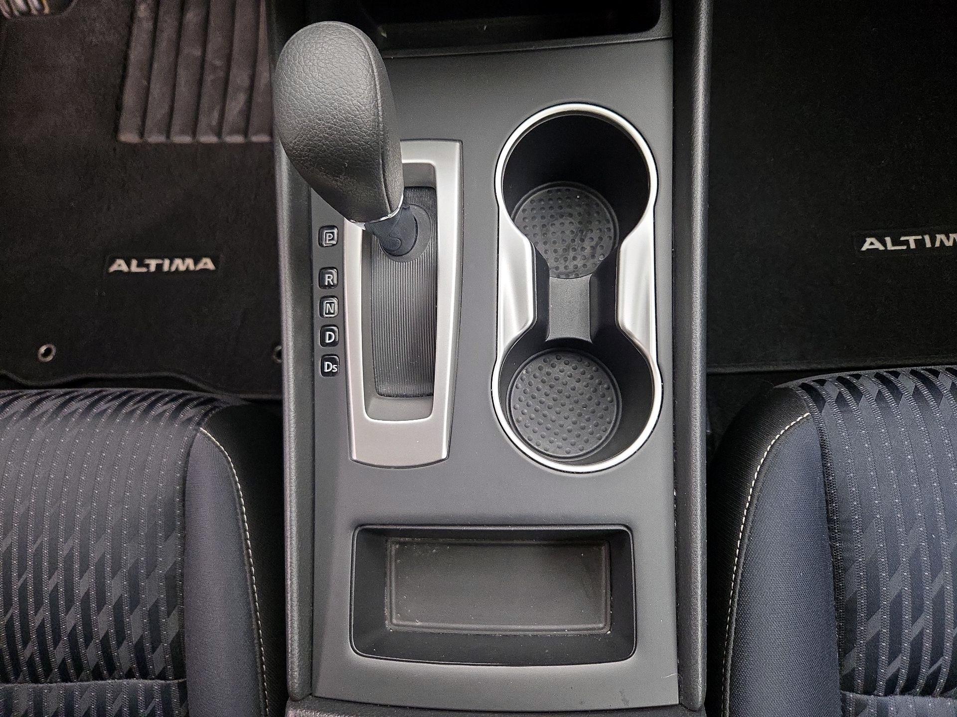 Thumbnail: 2017 Nissan Altima - 17