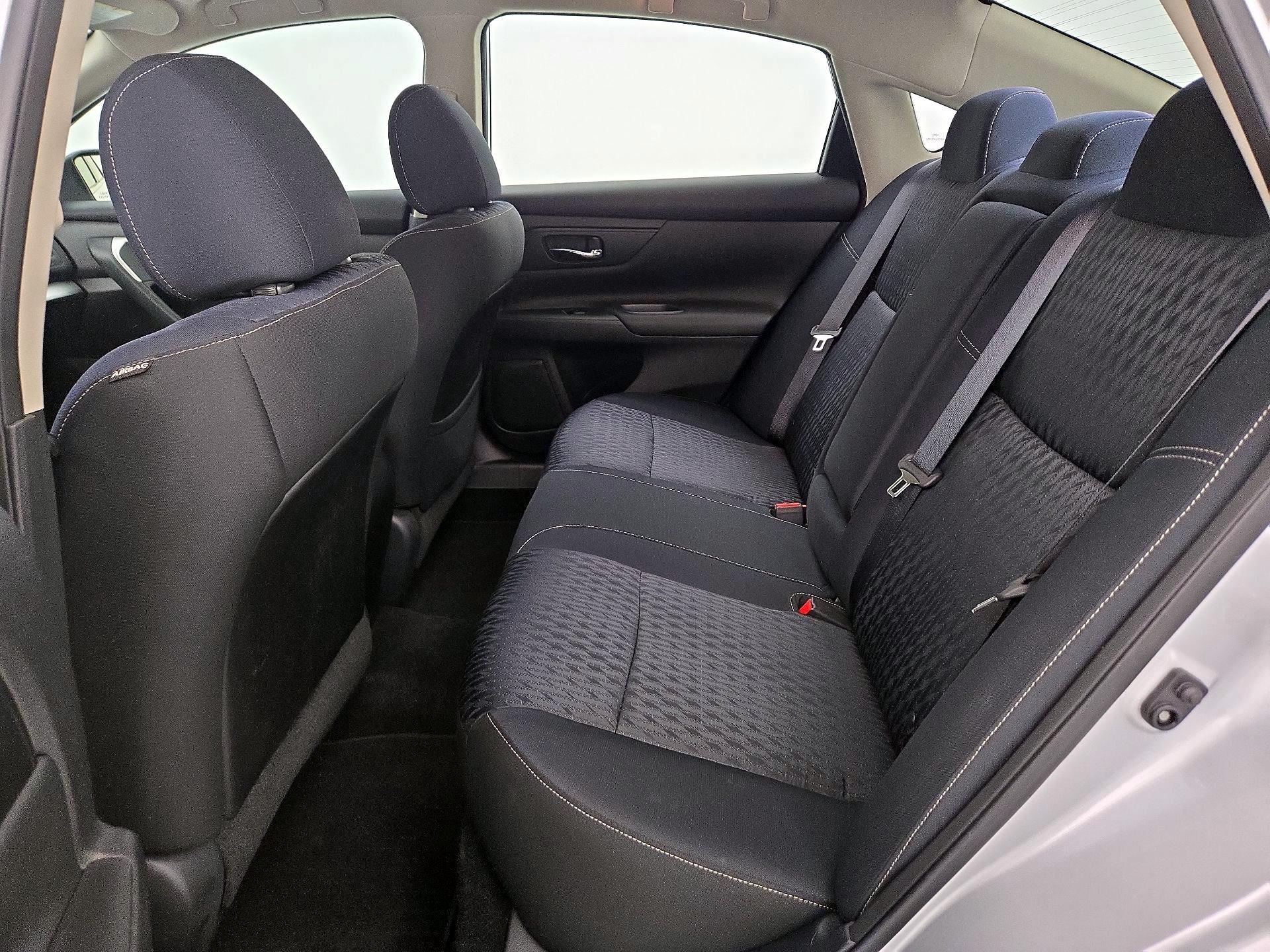 Thumbnail: 2017 Nissan Altima - 19