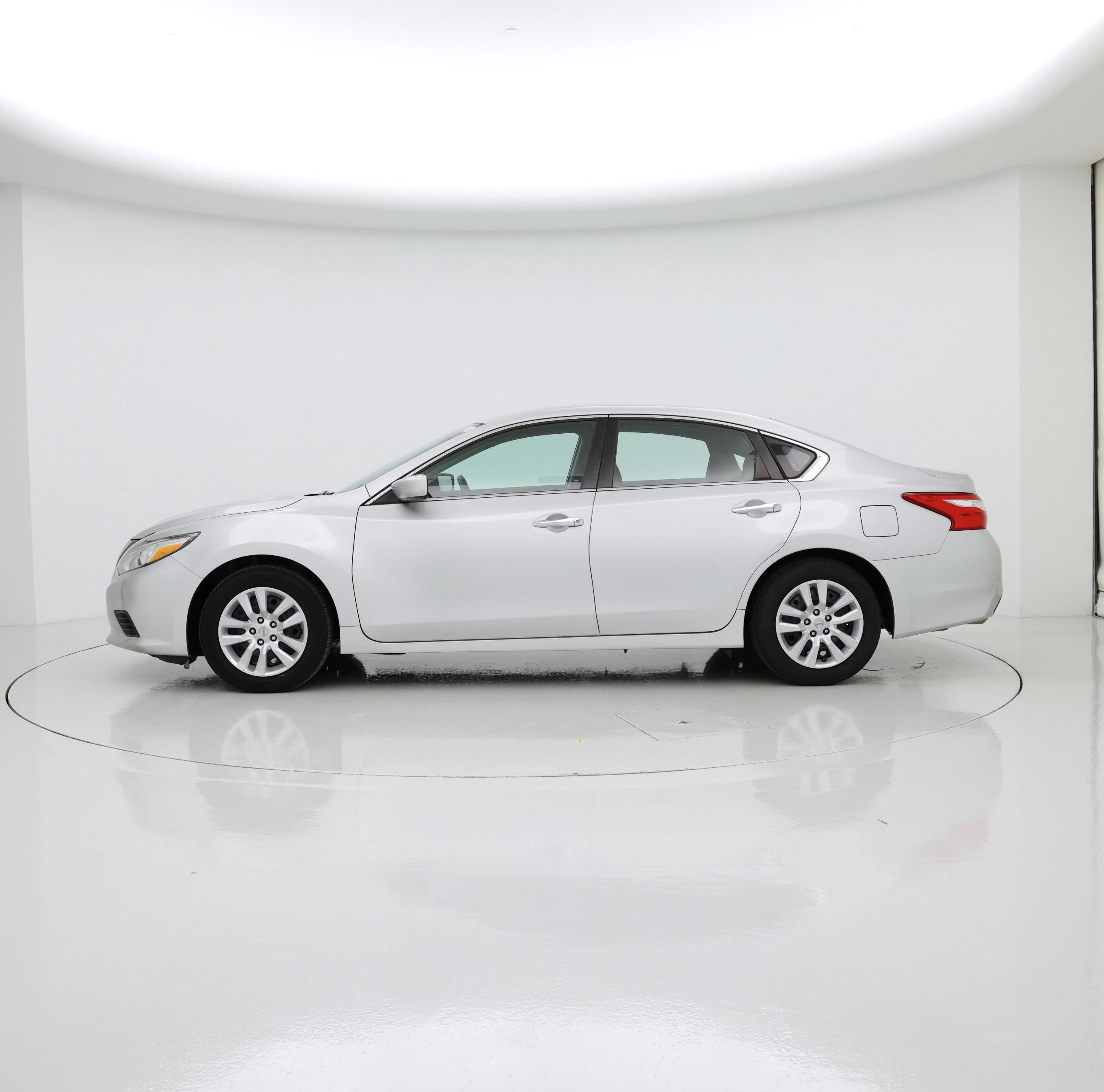 Thumbnail: 2017 Nissan Altima - 3