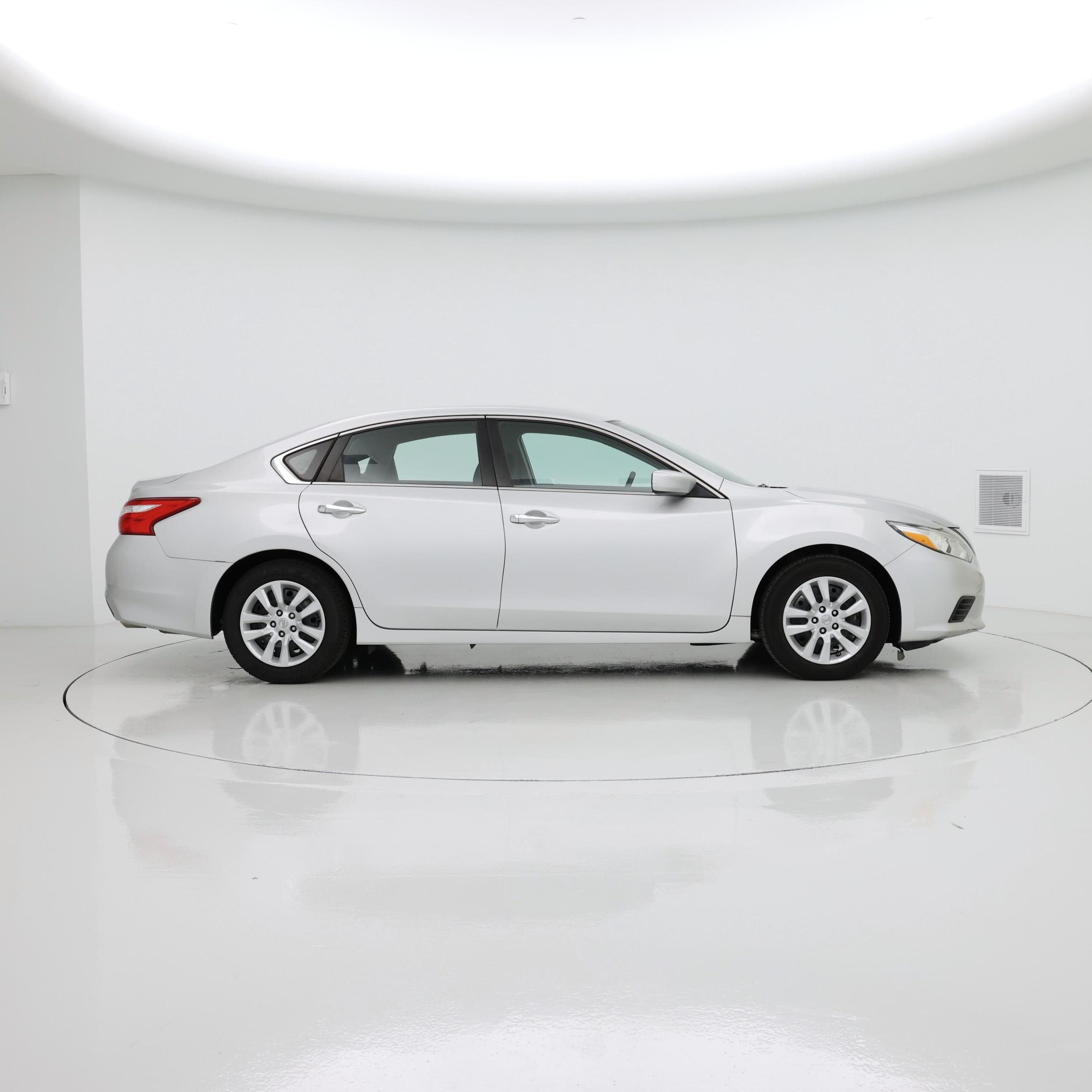 Thumbnail: 2017 Nissan Altima - 7