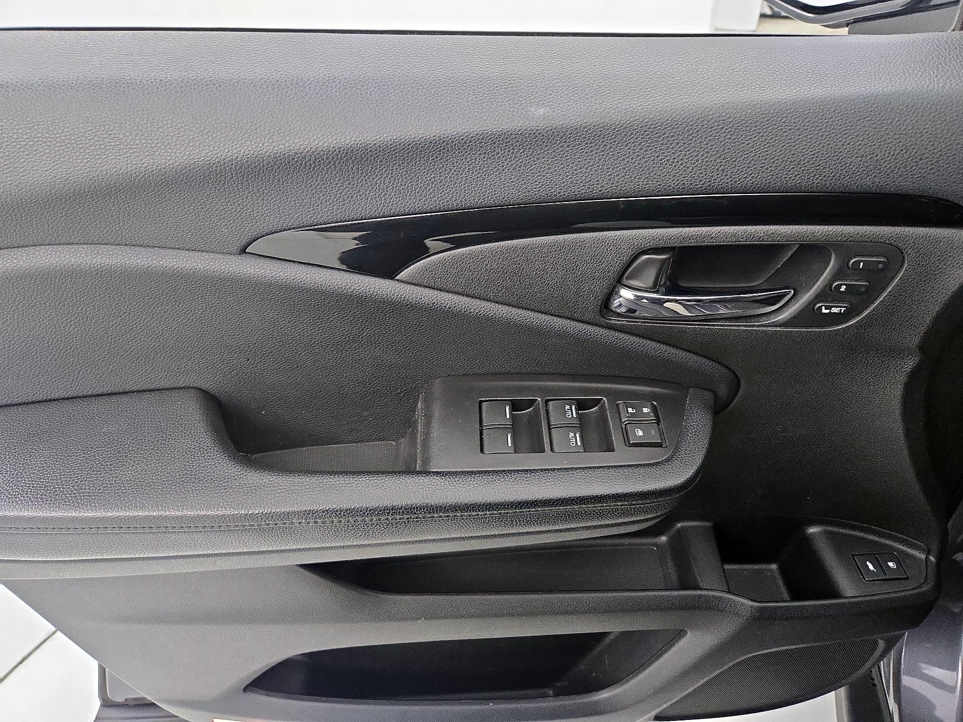 Thumbnail: 2018 Honda Pilot - 12