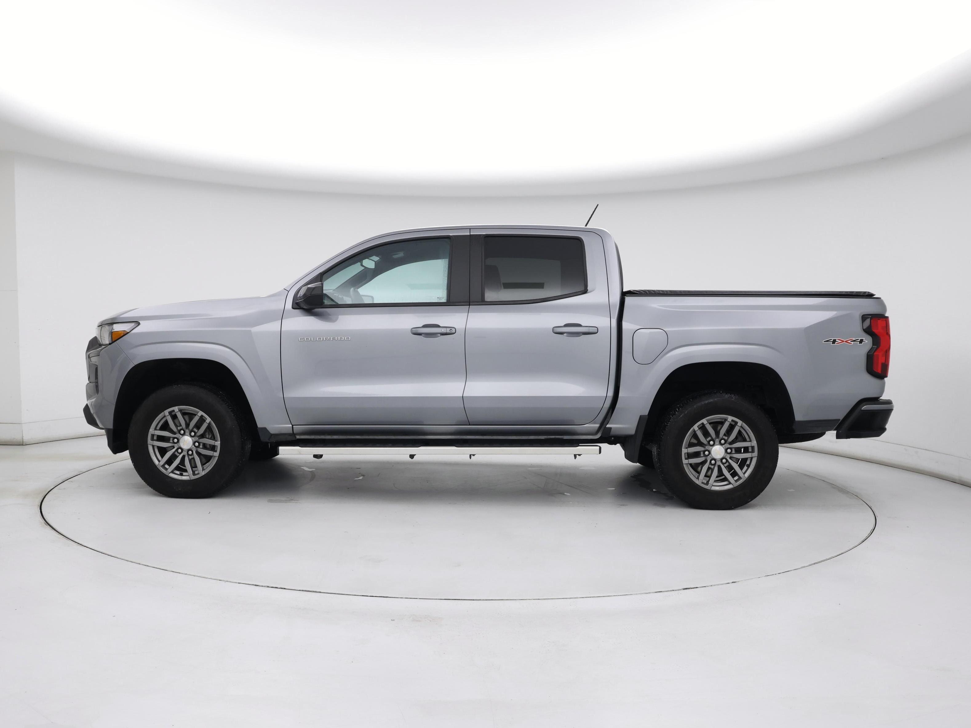 Thumbnail: 2023 Chevrolet Colorado - 3